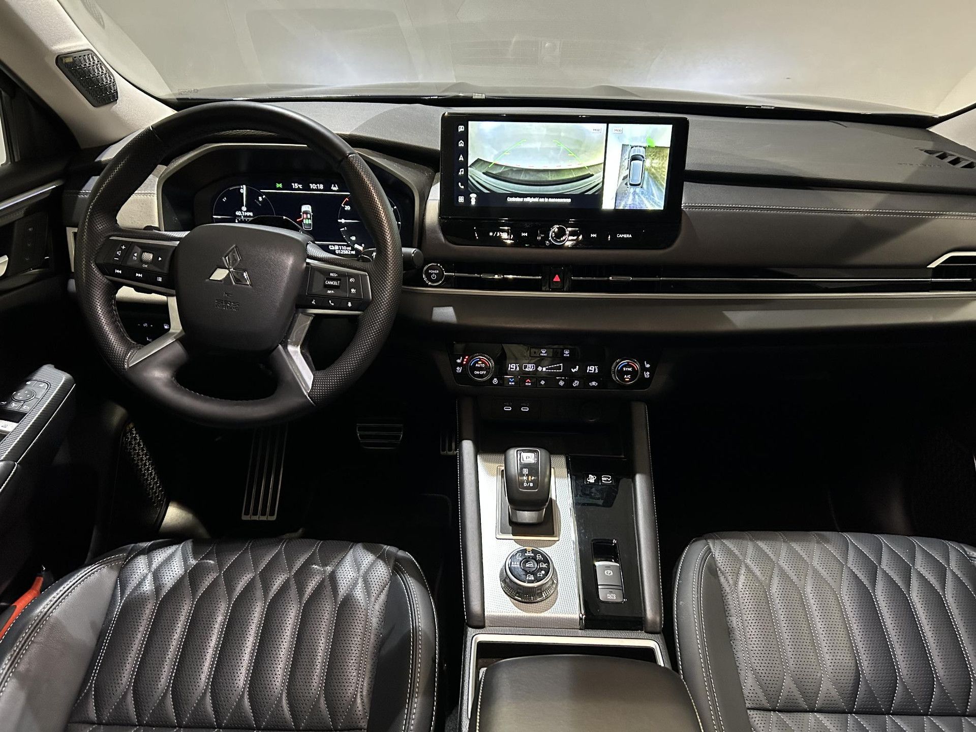 Mitsubishi Outlander met kenteken HHH-78-D – interieur