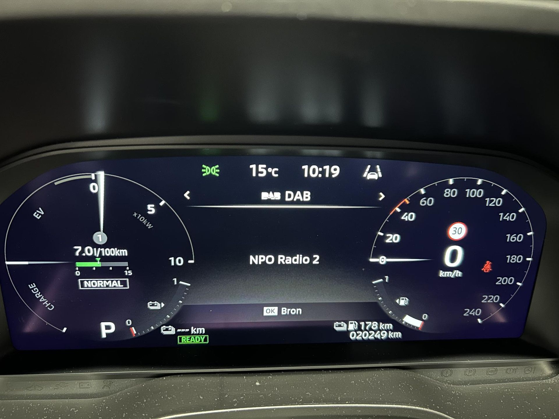 Mitsubishi Outlander met kenteken HHH-78-D – dashboard