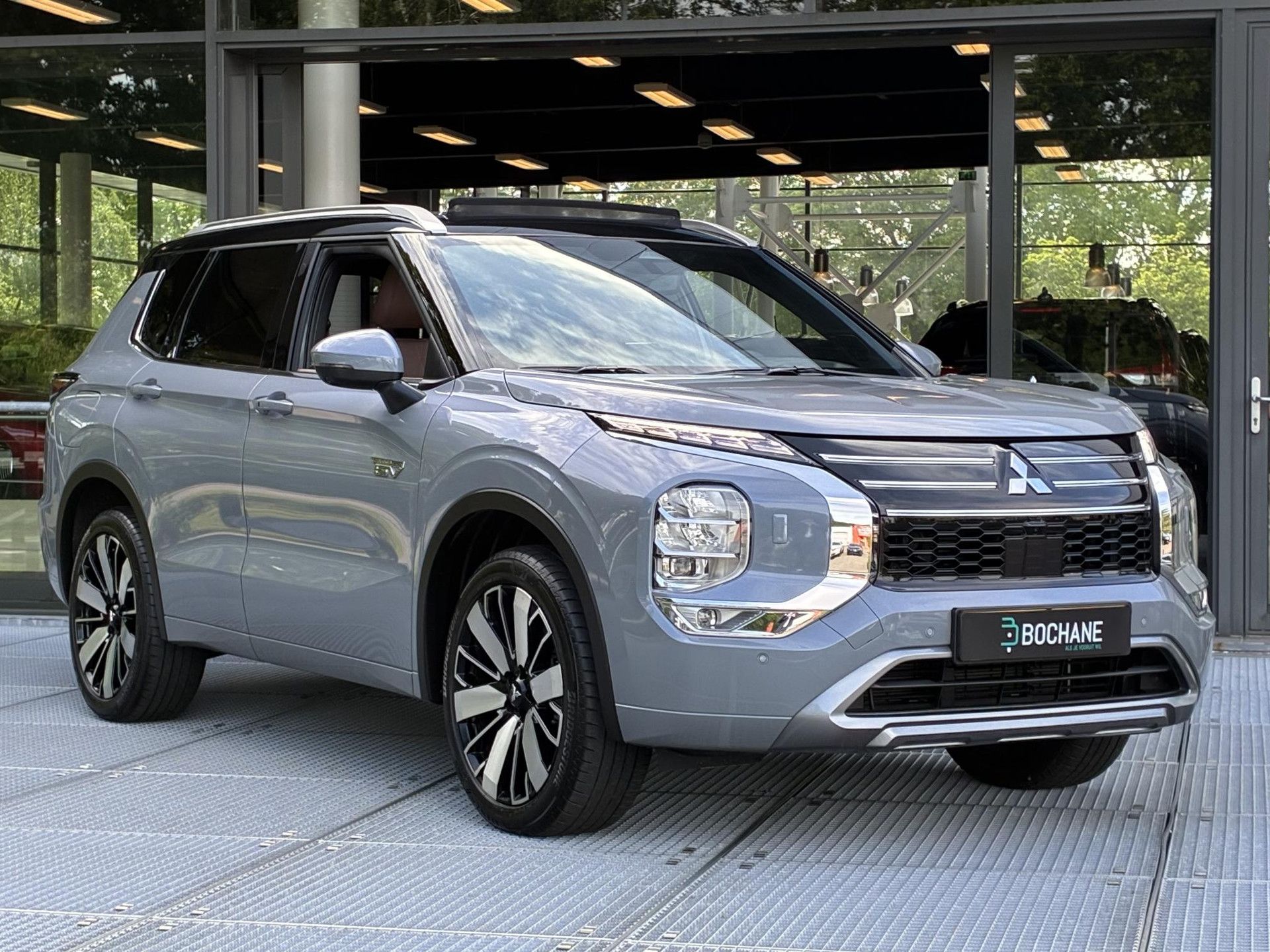 Mitsubishi Outlander met kenteken HNJ-21-D – detailfoto