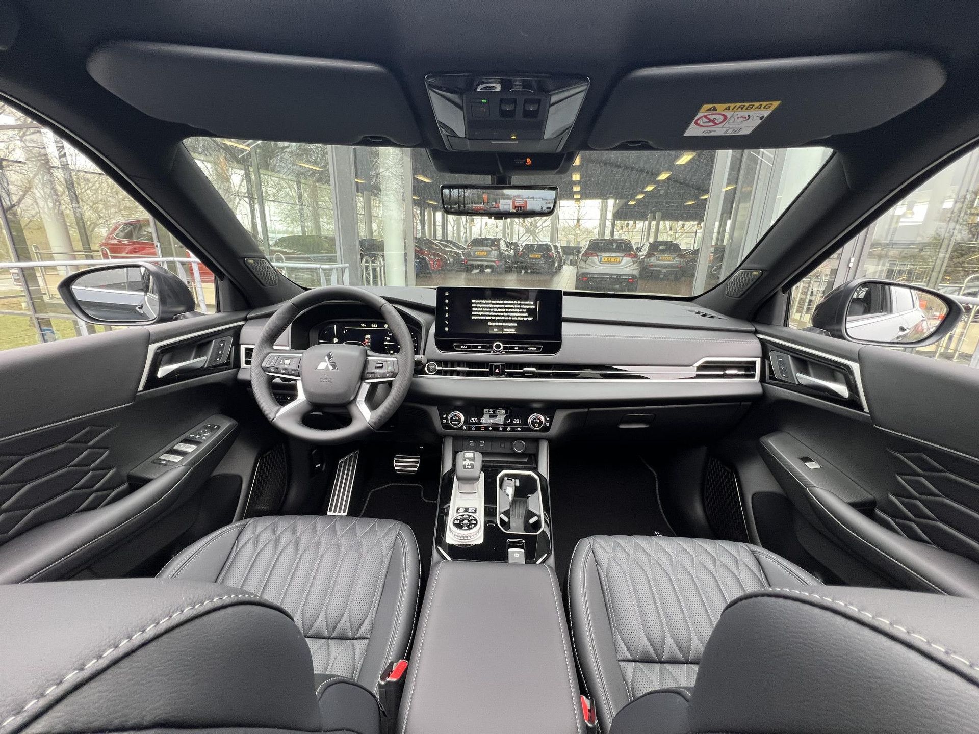 Mitsubishi Outlander met kenteken KDD-40-G – interieur