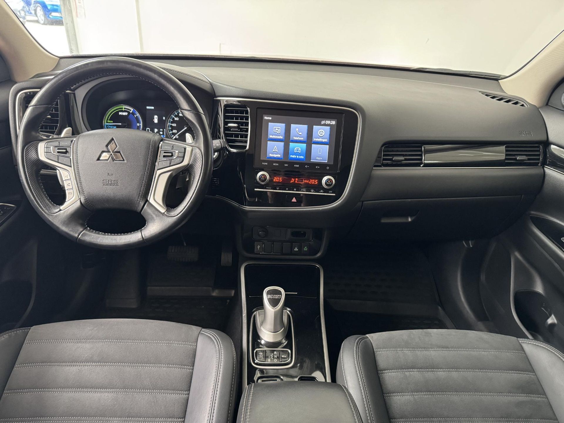 Mitsubishi Outlander met kenteken KKT-60-G – interieur