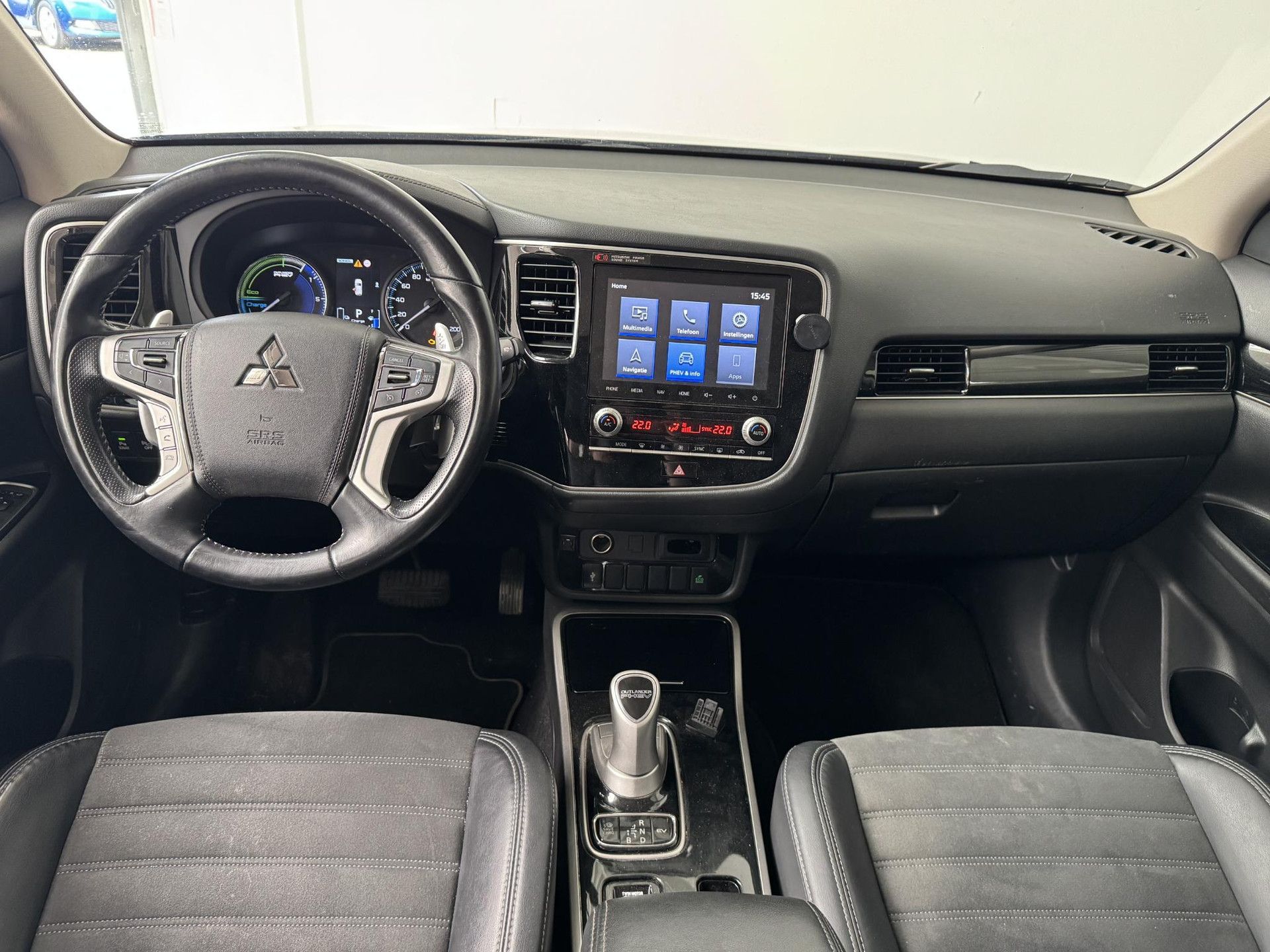 Mitsubishi Outlander met kenteken N-905-BX – interieur