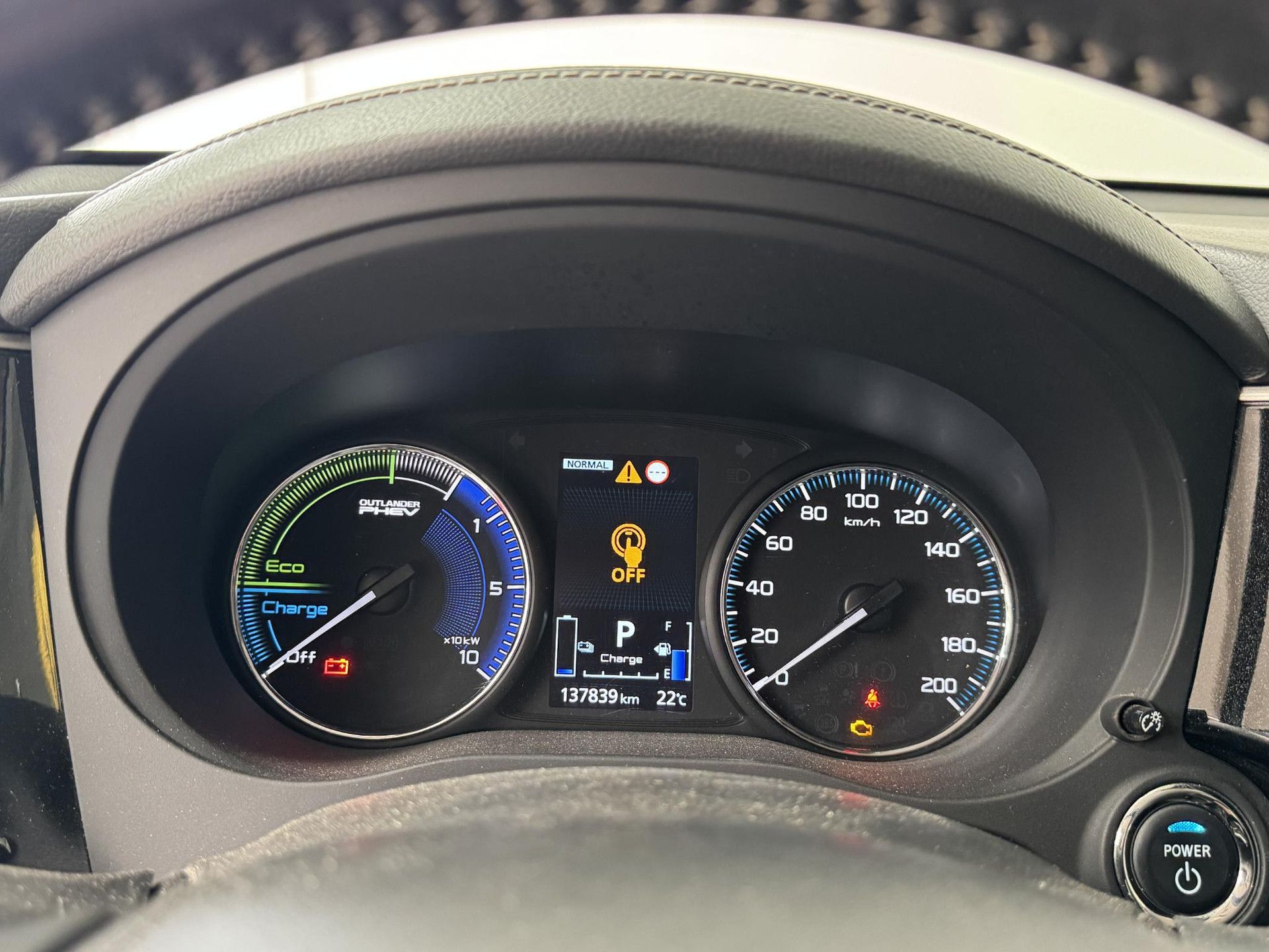 Mitsubishi Outlander met kenteken N-905-BX – dashboard