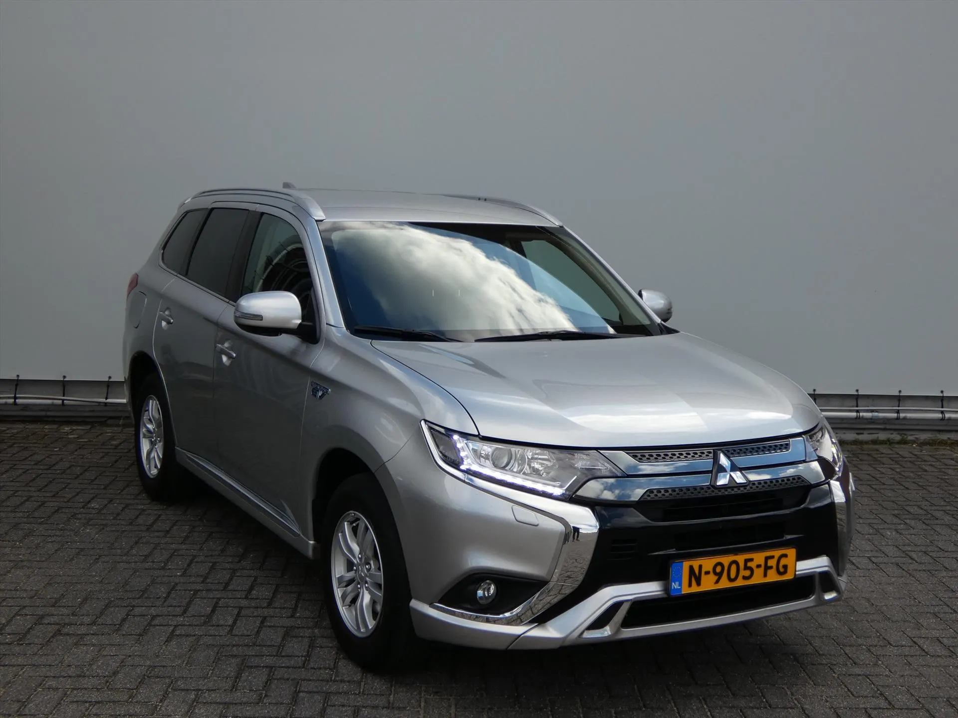 Mitsubishi Outlander met kenteken N-905-FG – interieur
