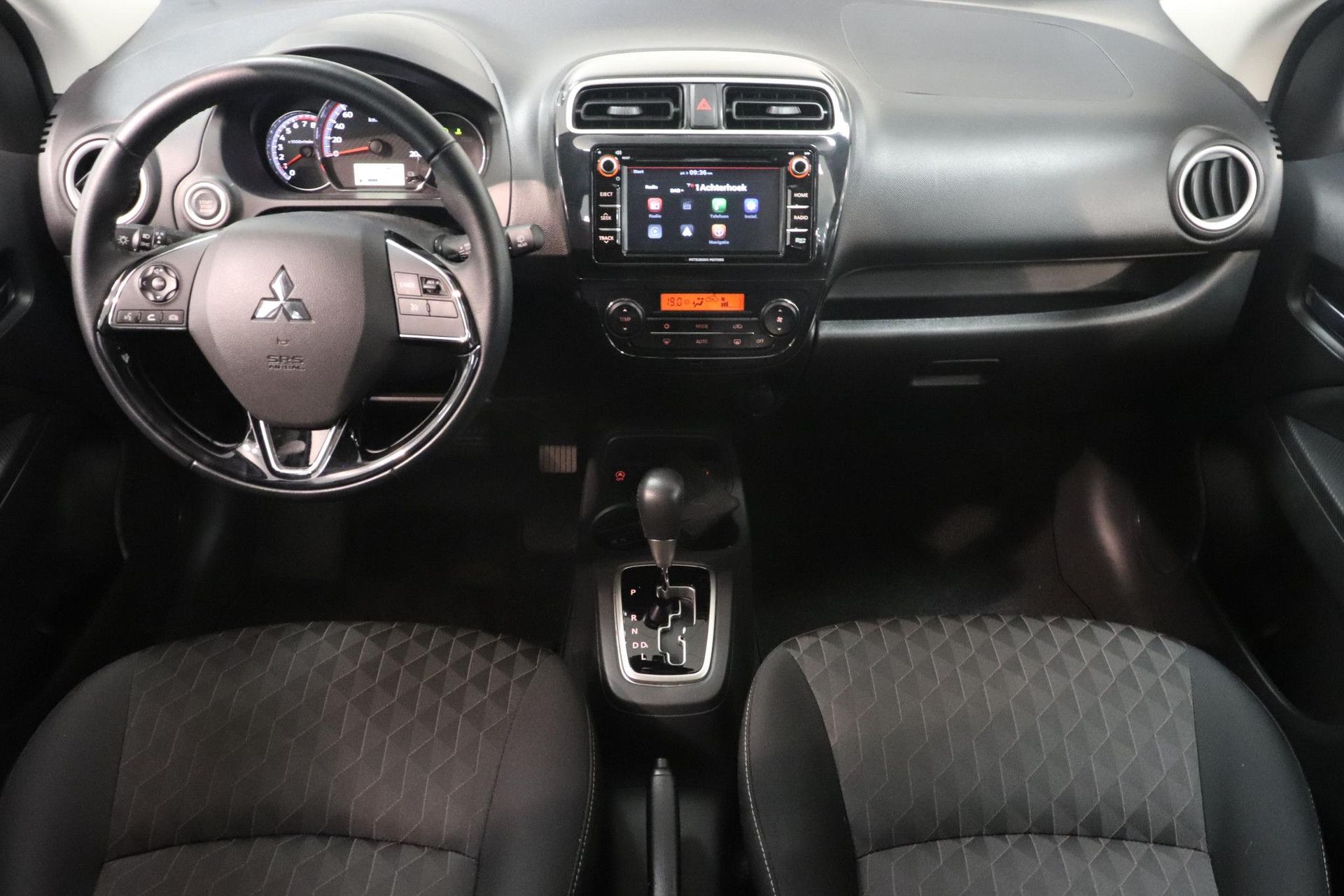 Mitsubishi SpaceStar met kenteken L-112-LJ – interieur