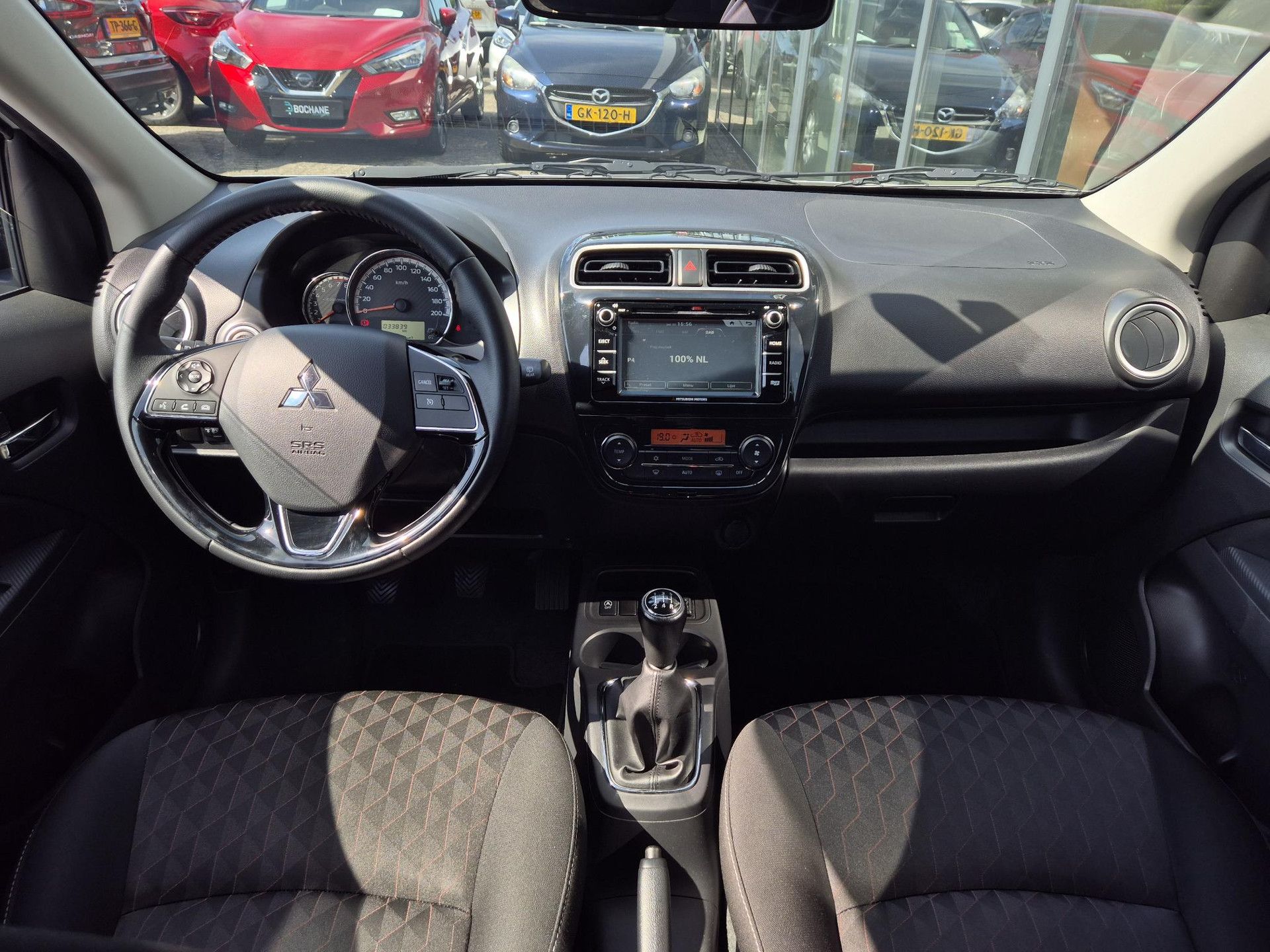 Mitsubishi SpaceStar met kenteken L-581-BK – interieur