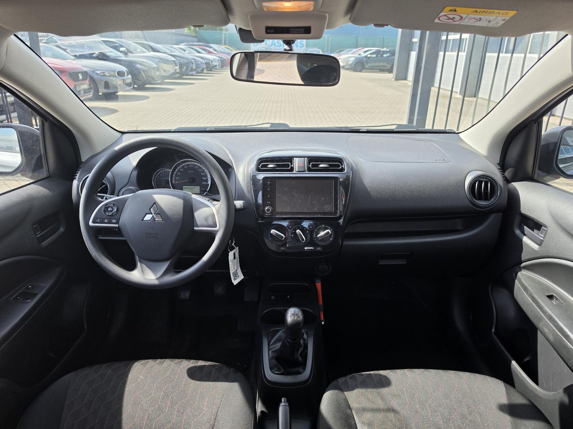 Mitsubishi SpaceStar met kenteken R-970-HJ – interieur