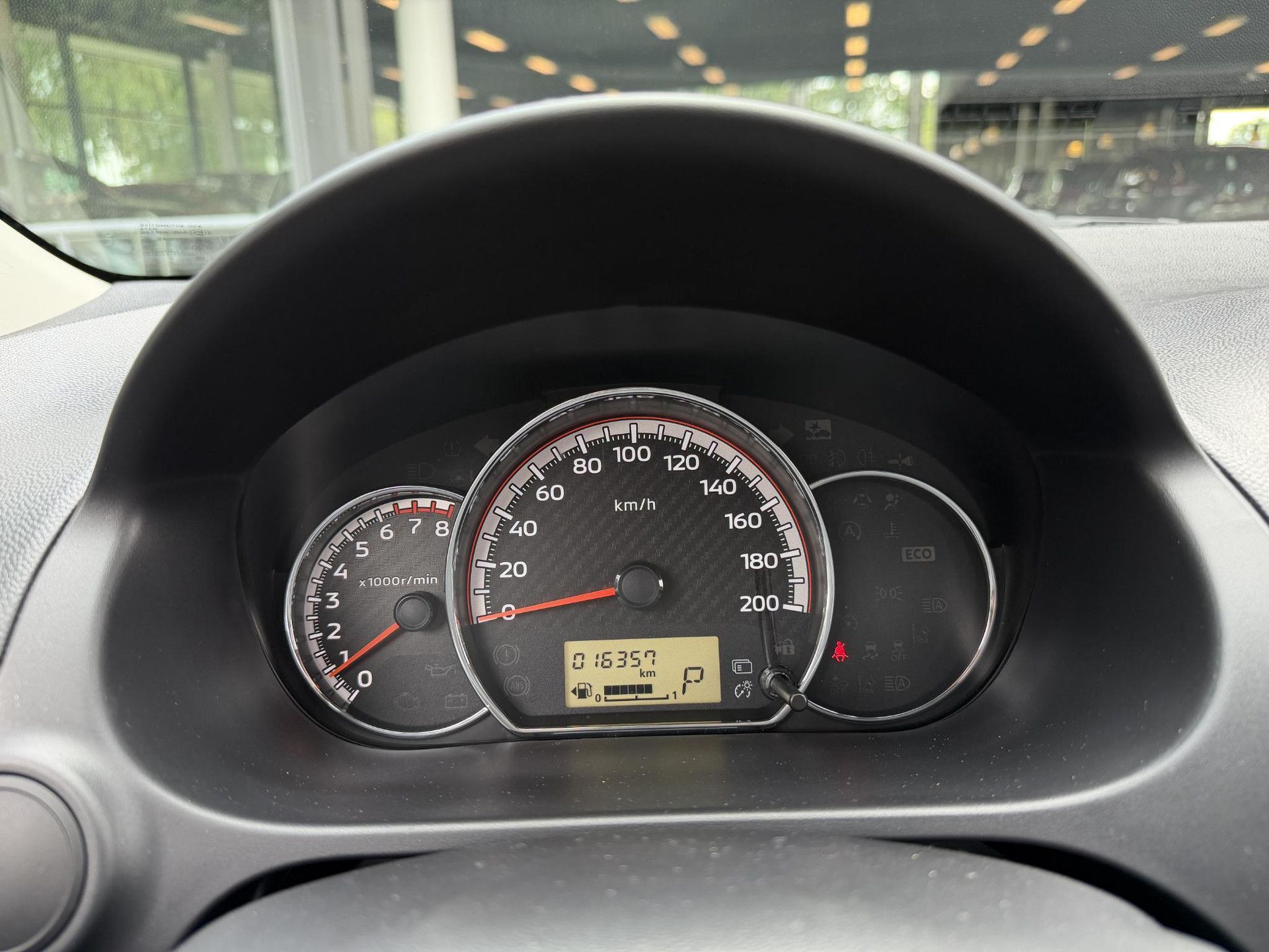 Mitsubishi SpaceStar met kenteken R-970-LF – dashboard
