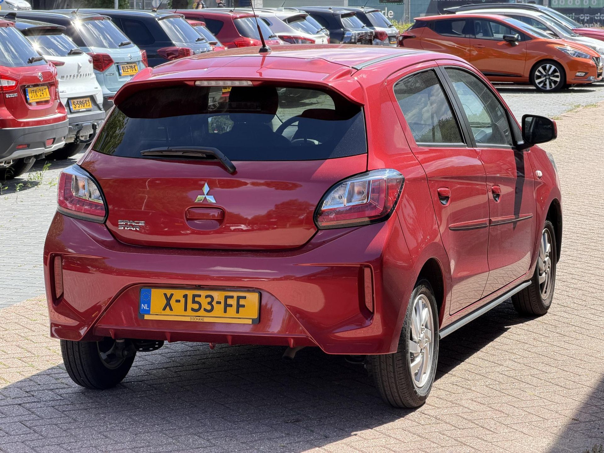 Mitsubishi SpaceStar met kenteken X-153-FF – interieur