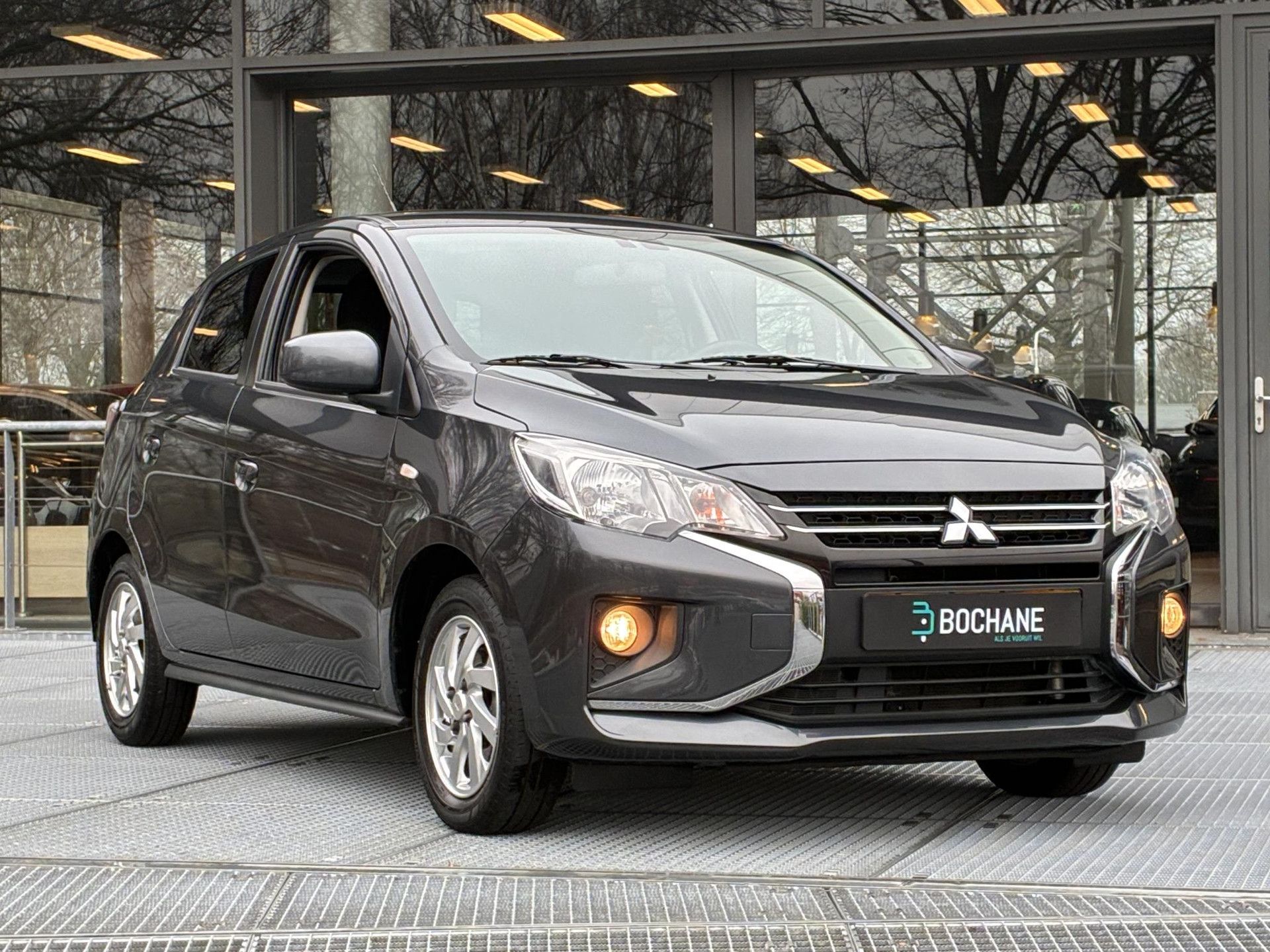 Mitsubishi SpaceStar met kenteken X-327-XR – detailfoto