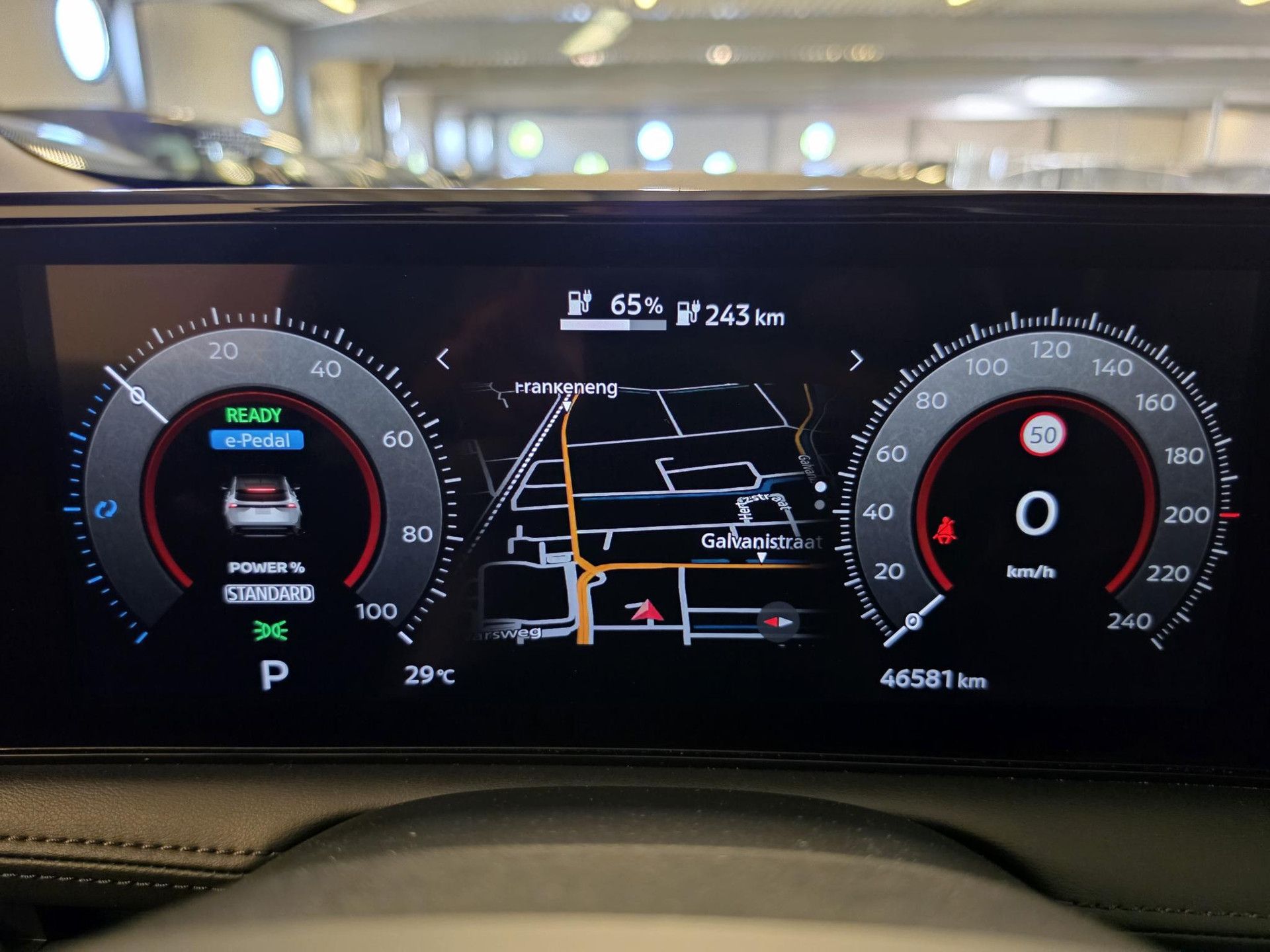 Nissan ARIYA met kenteken T-597-XZ – dashboard