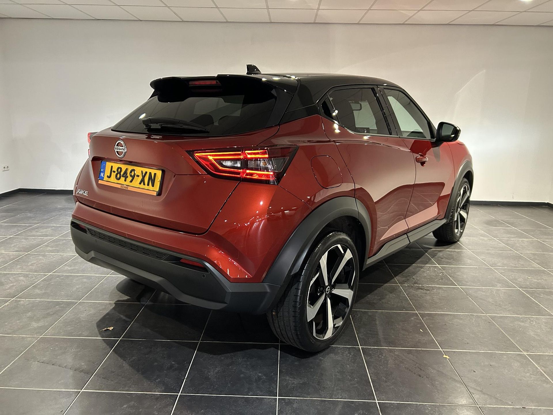 Nissan Juke met kenteken J-849-XN – achteraanzicht