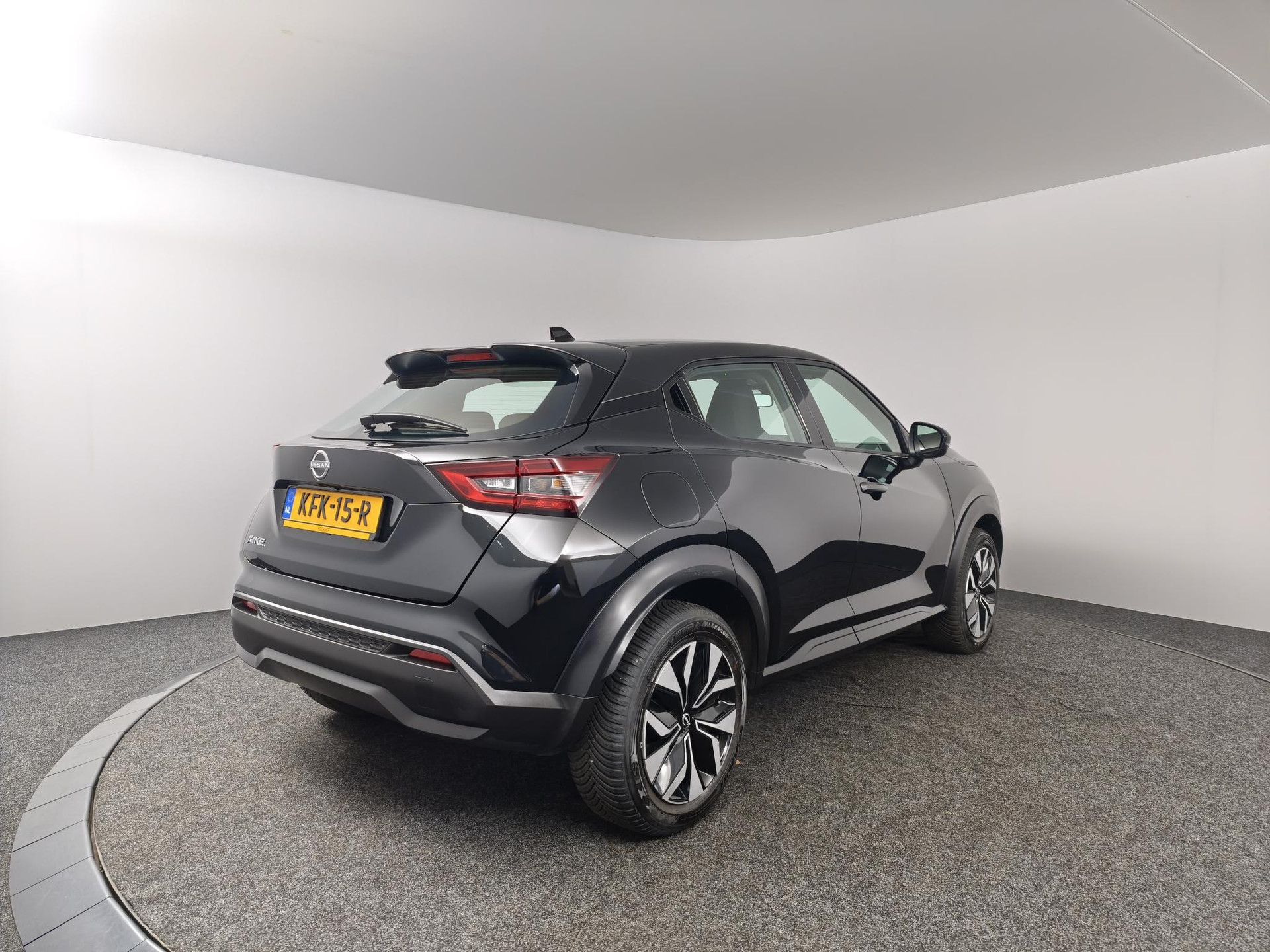Nissan Juke met kenteken KFK-15-R – achteraanzicht