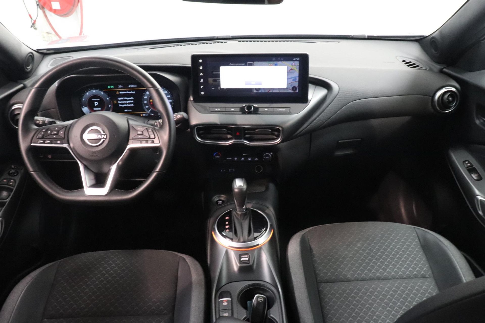 Nissan Juke met kenteken KLL-72-R – interieur