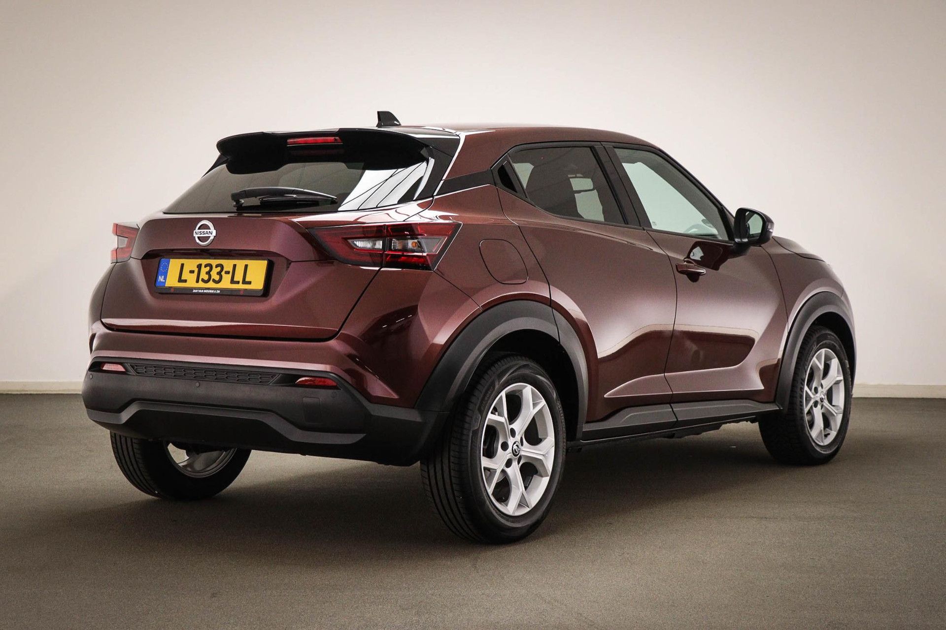 Nissan Juke met kenteken L-133-LL – achteraanzicht