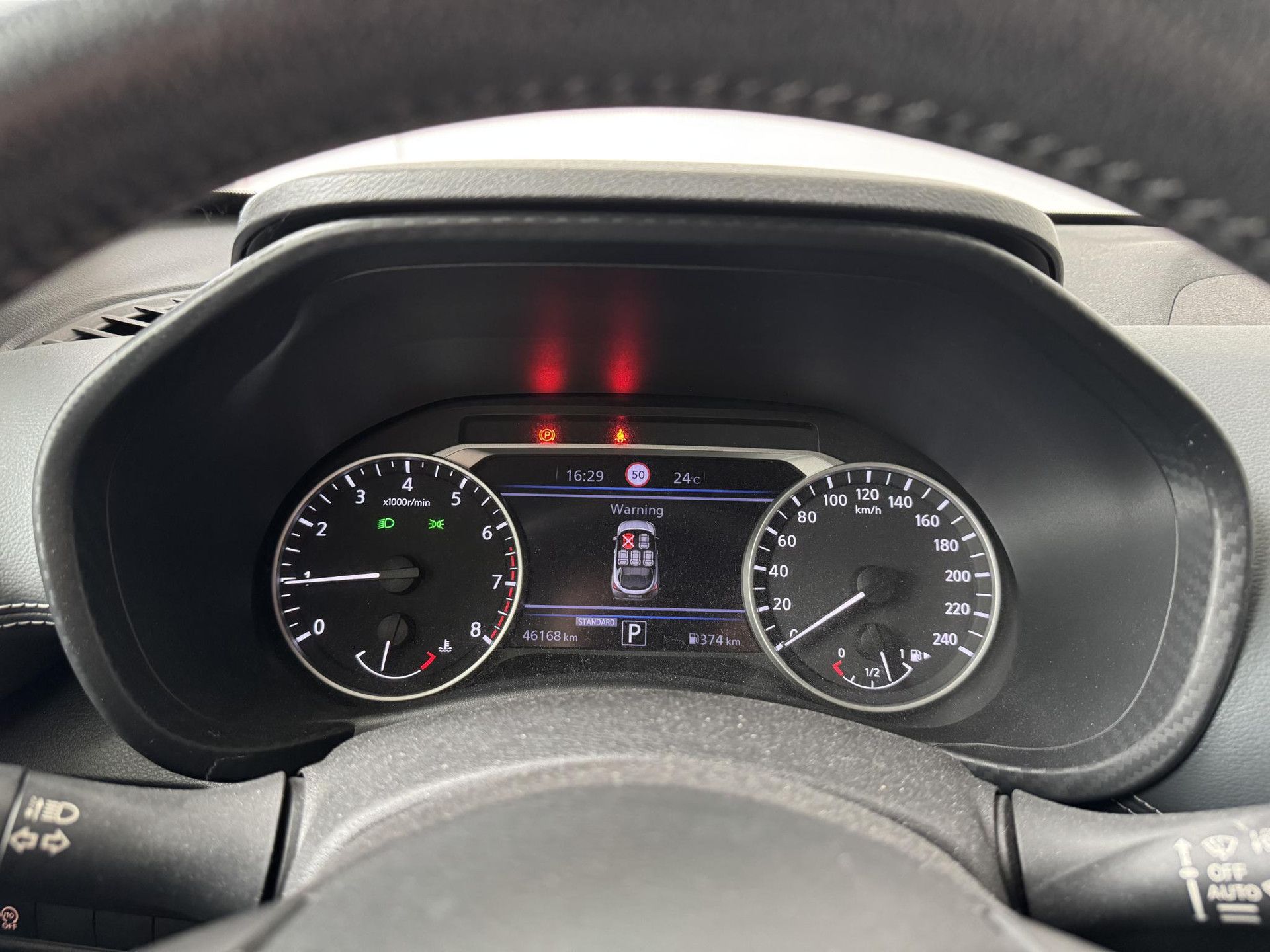 Nissan Juke met kenteken N-888-SG – dashboard