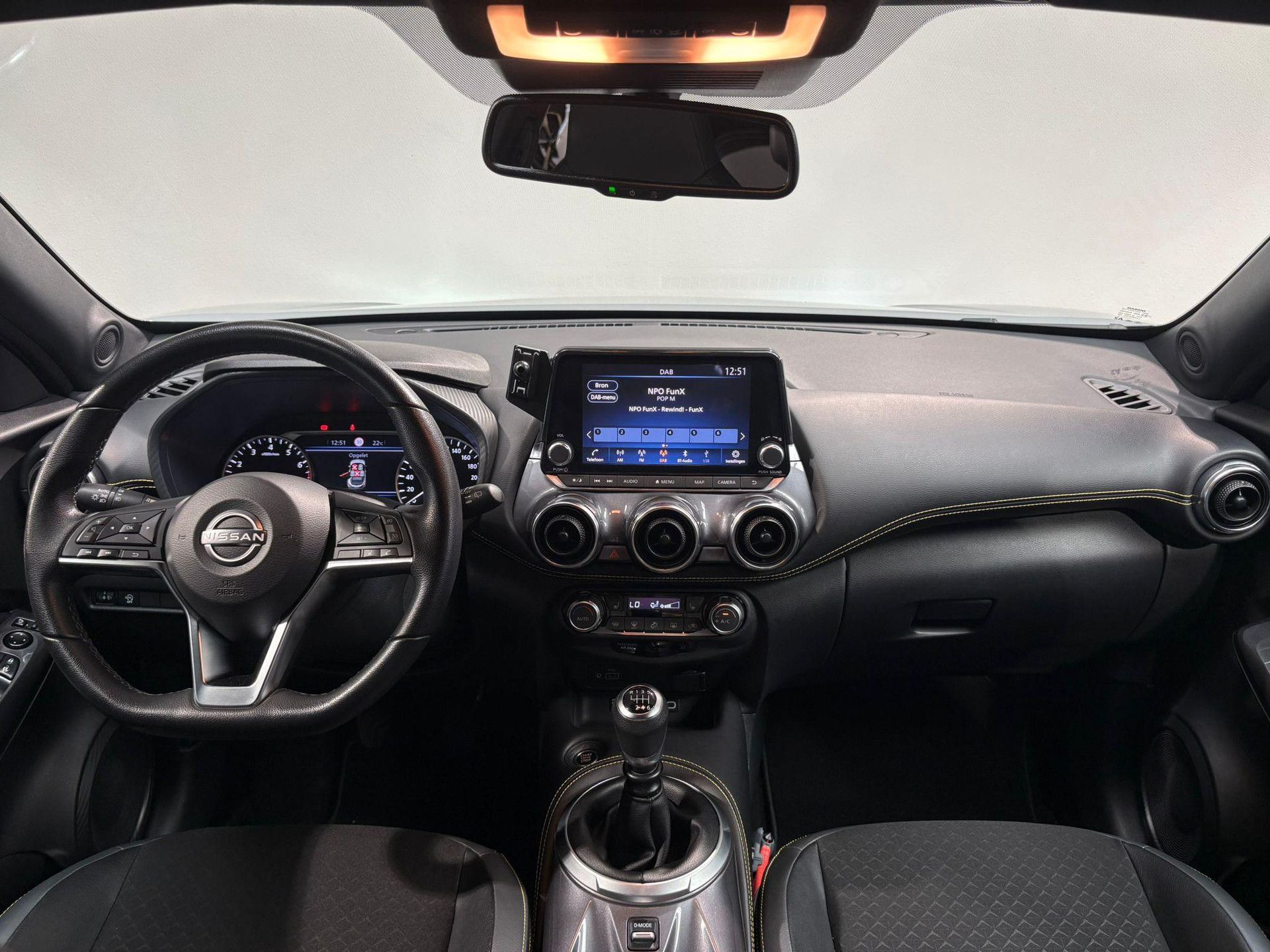 Nissan Juke met kenteken P-214-XV – interieur