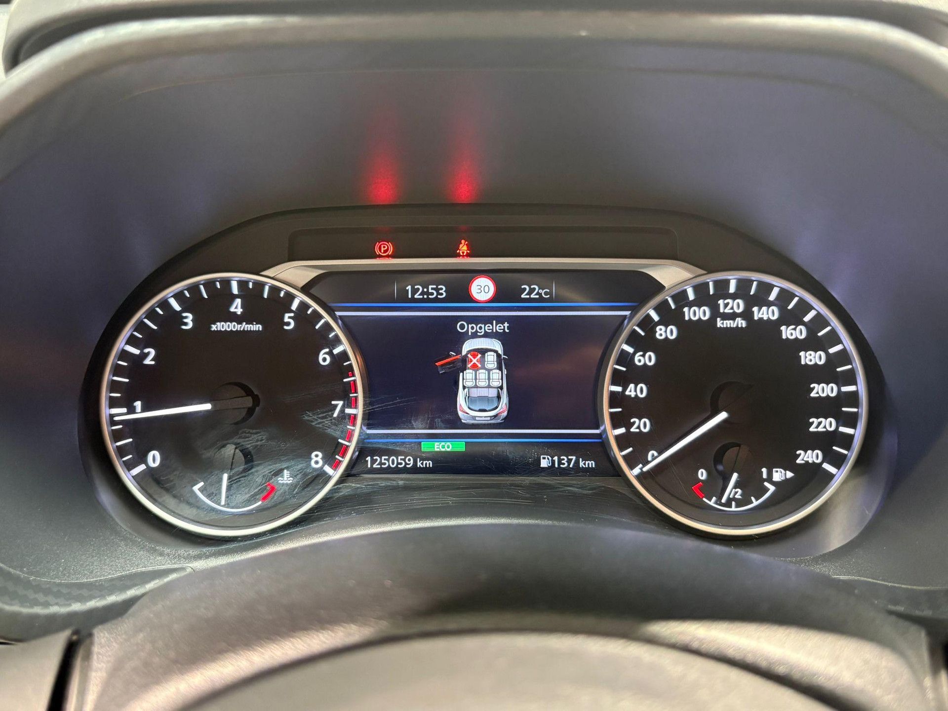 Nissan Juke met kenteken P-214-XV – dashboard