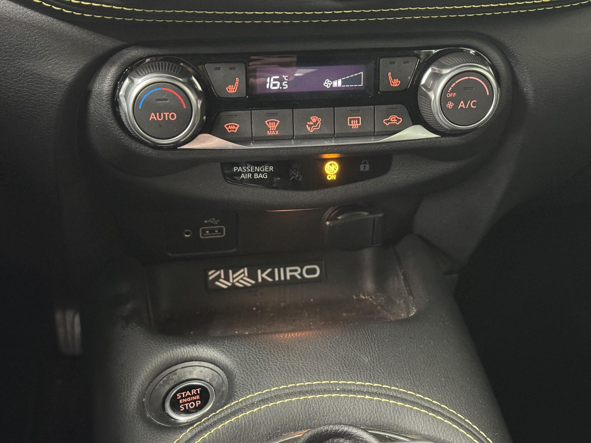 Nissan Juke met kenteken R-208-FX – detailfoto