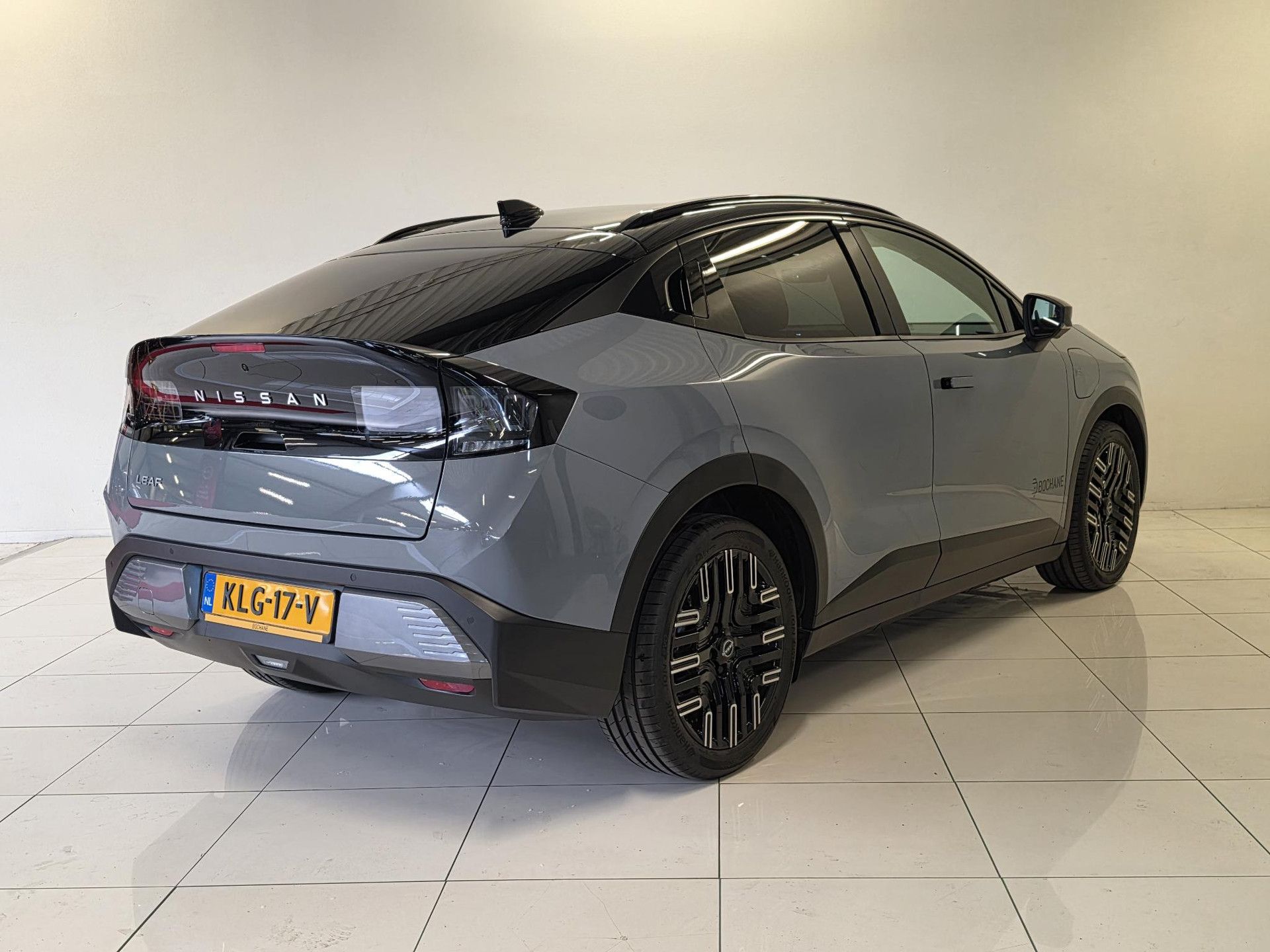 Nissan Leaf met kenteken KLG-17-V – achteraanzicht