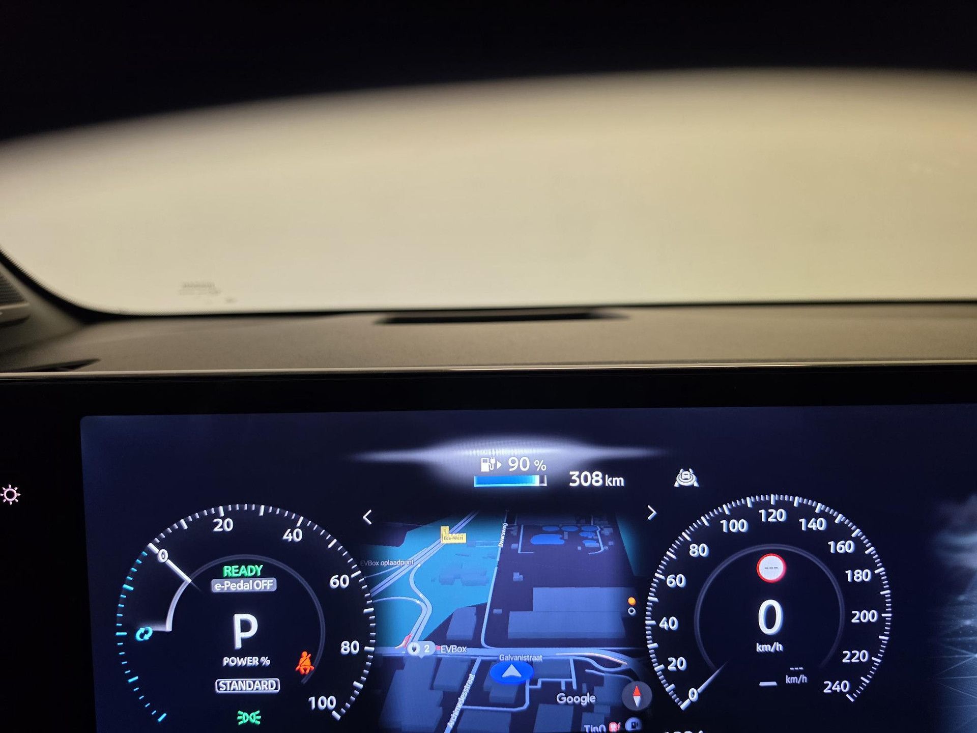Nissan Leaf met kenteken KLG-17-V – dashboard