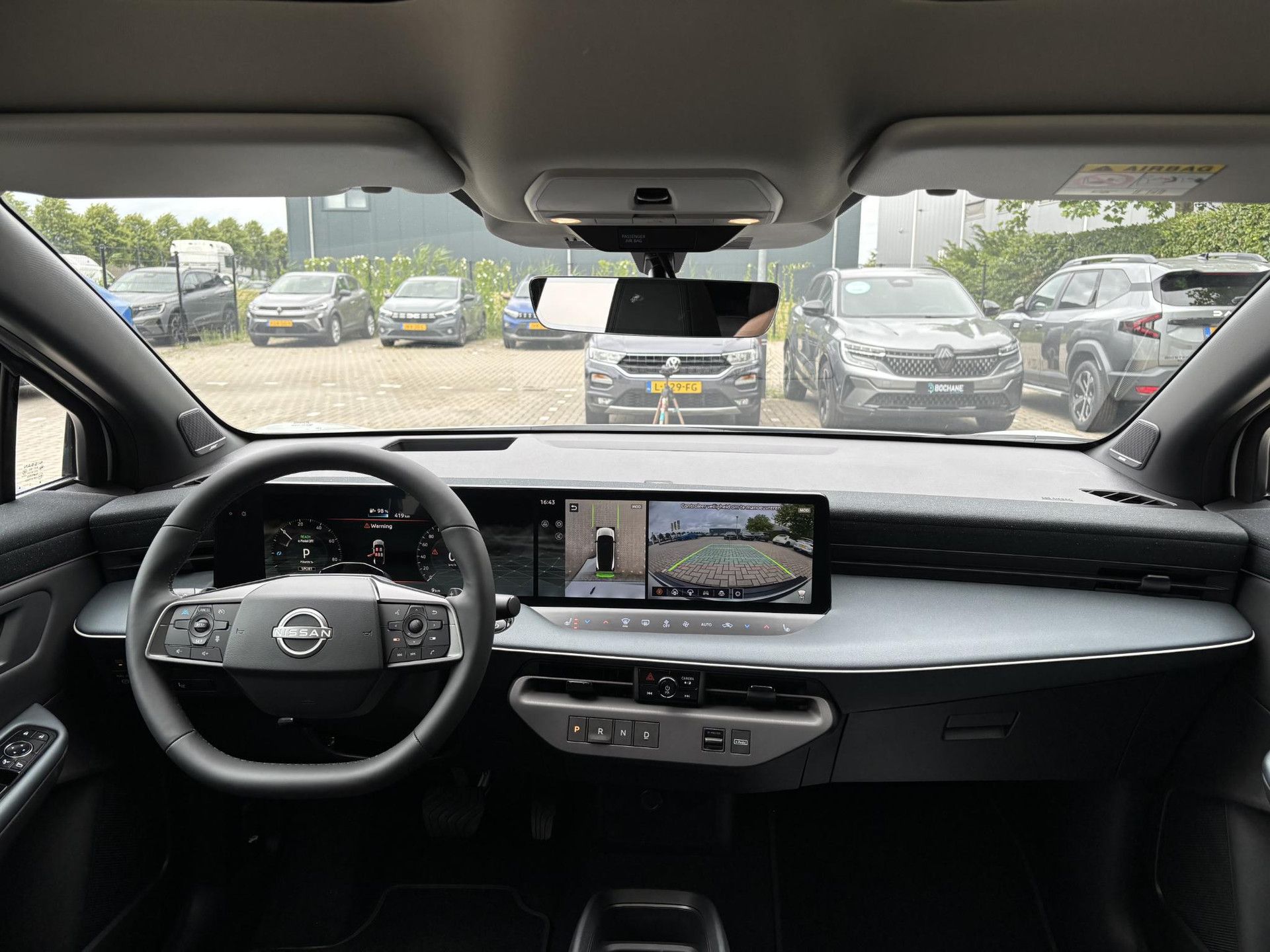Nissan Leaf met kenteken KLT-65-S – interieur