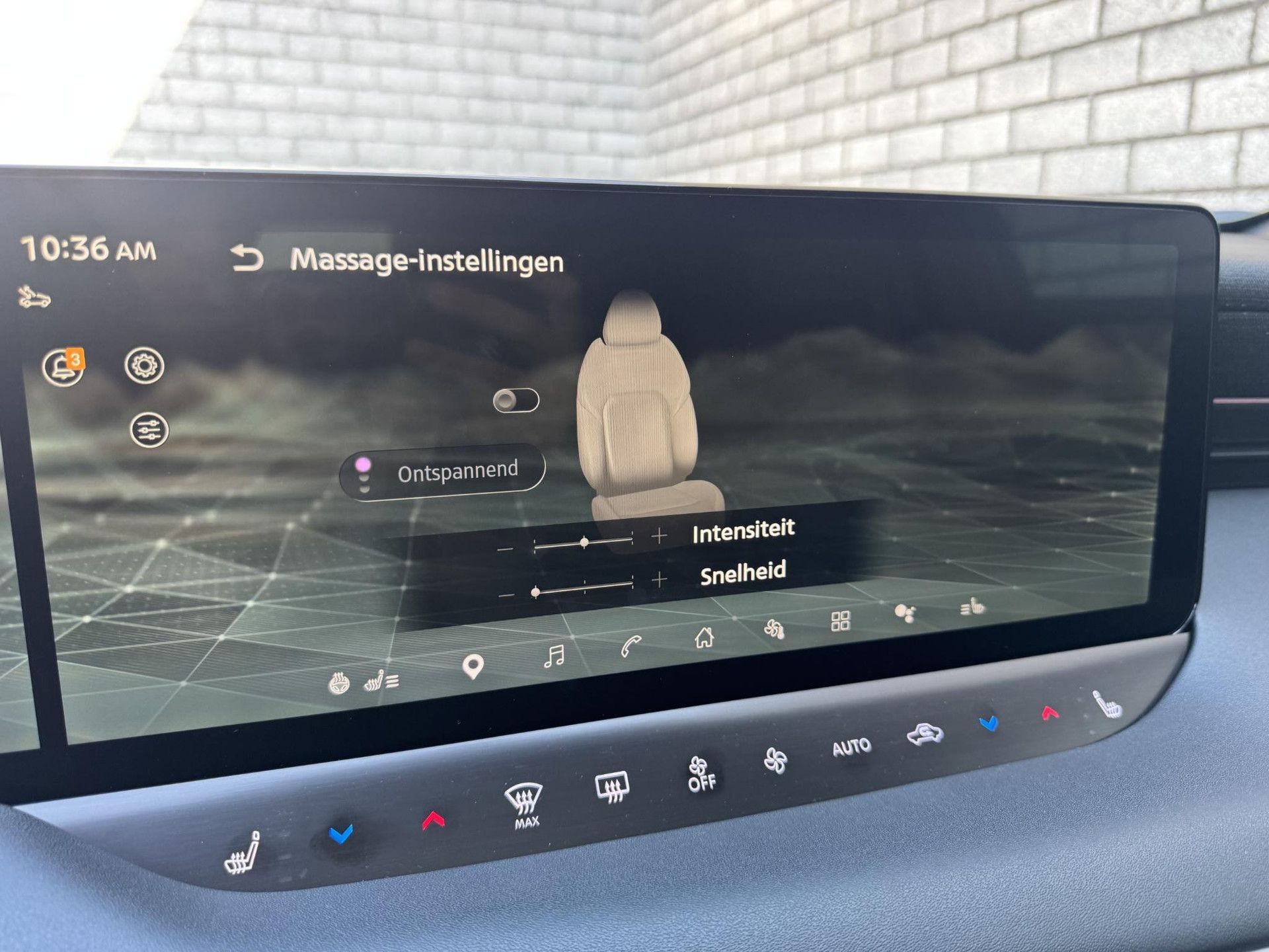 Nissan Leaf met kenteken KLT-66-S – dashboard