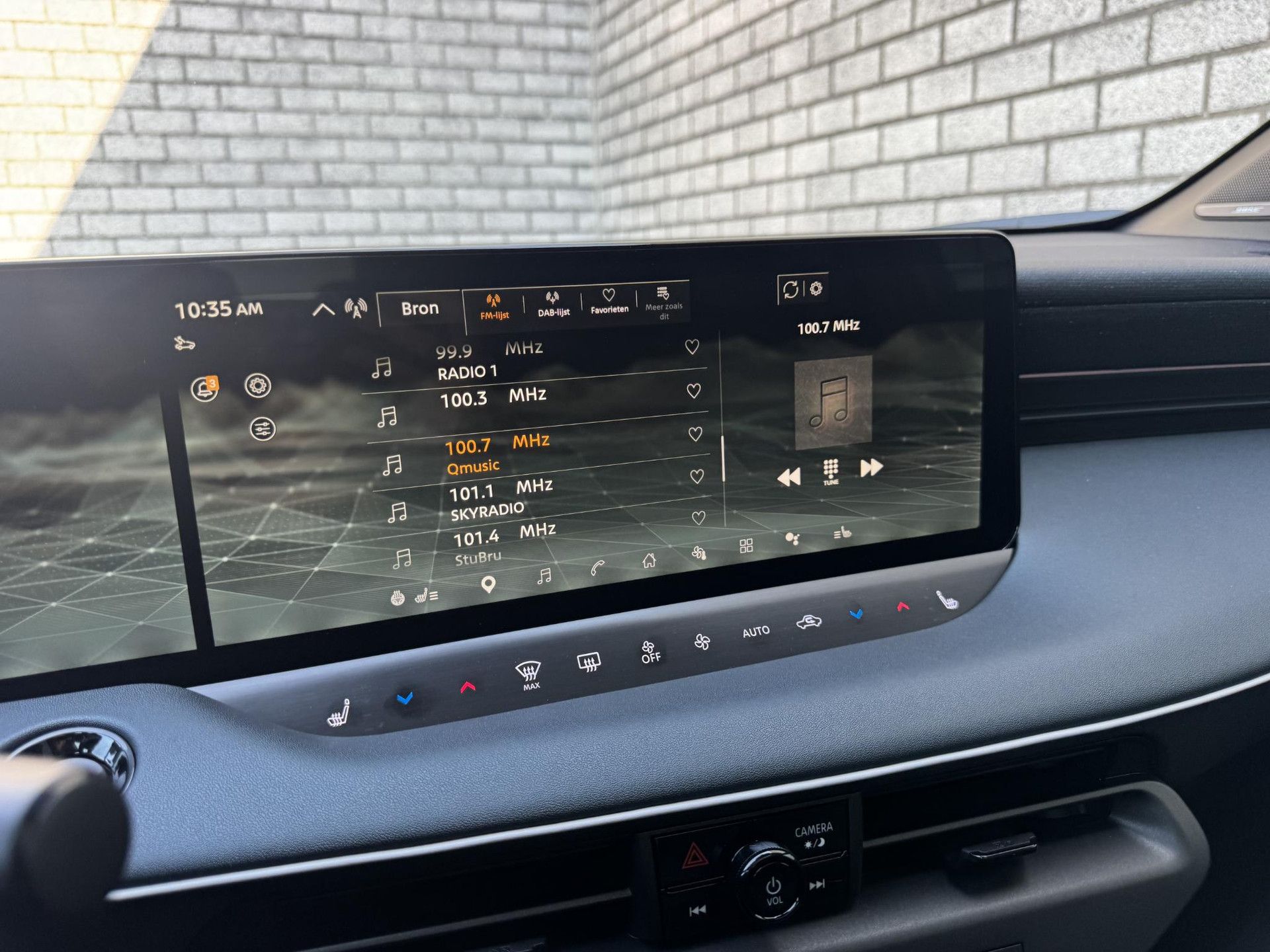 Nissan Leaf met kenteken KLT-66-S – detailfoto