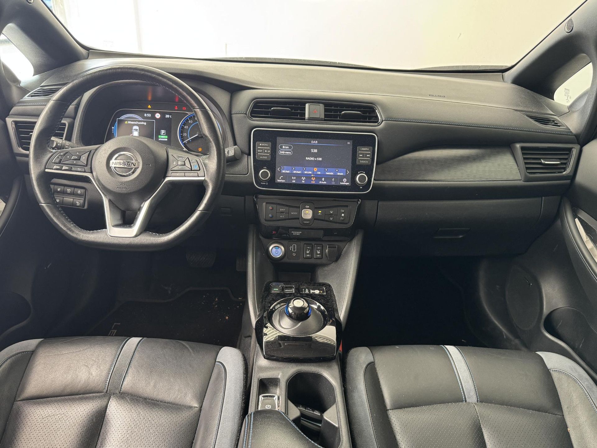 Nissan Leaf met kenteken L-245-HD – interieur