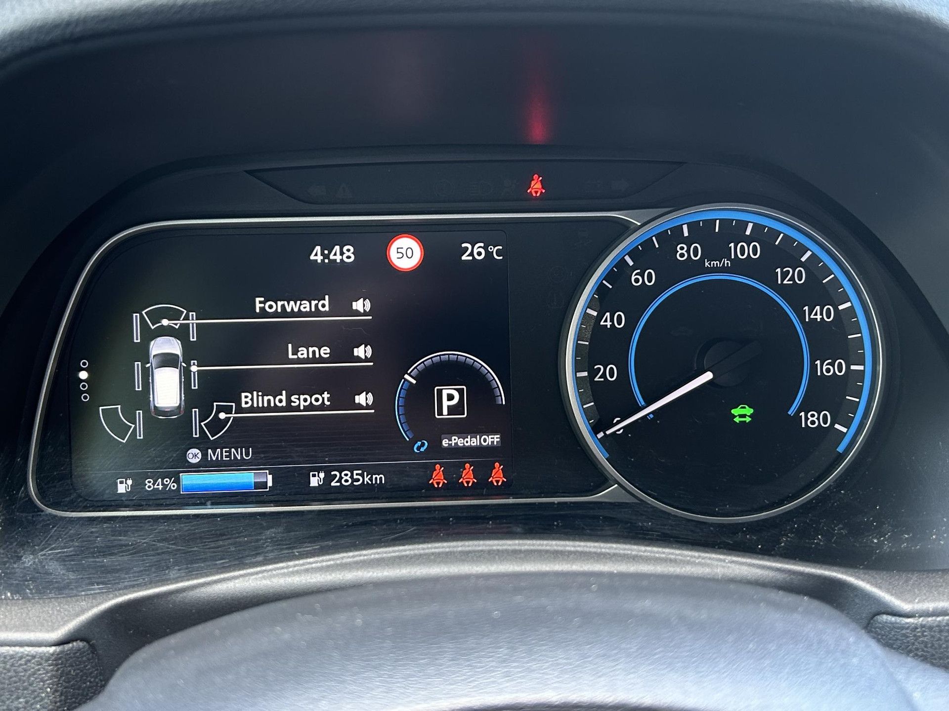 Nissan Leaf met kenteken R-322-XS – dashboard