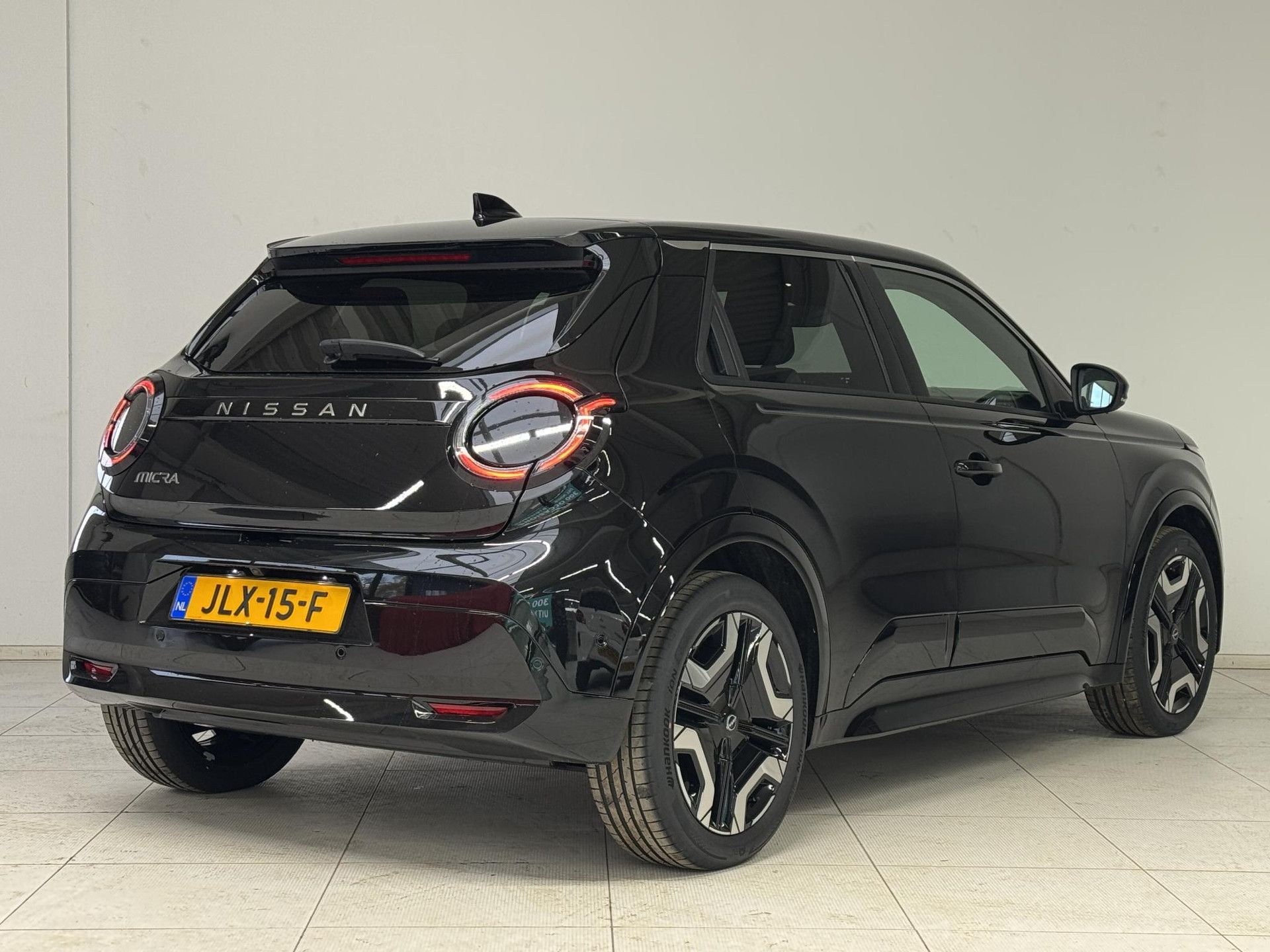 Nissan Micra met kenteken JLX-15-F – achteraanzicht