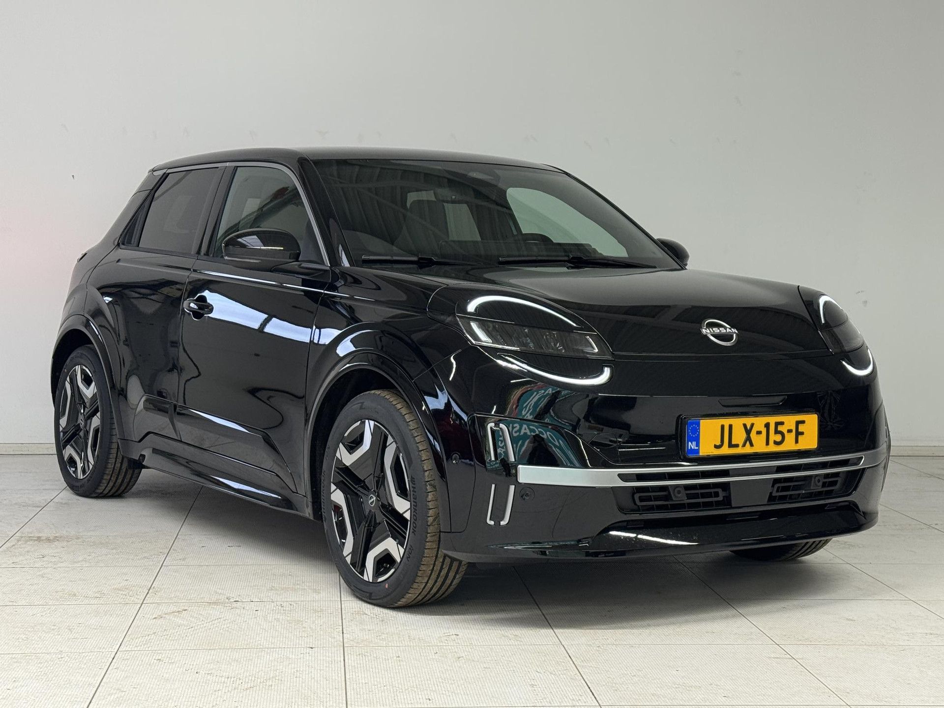 Nissan Micra met kenteken JLX-15-F – interieur
