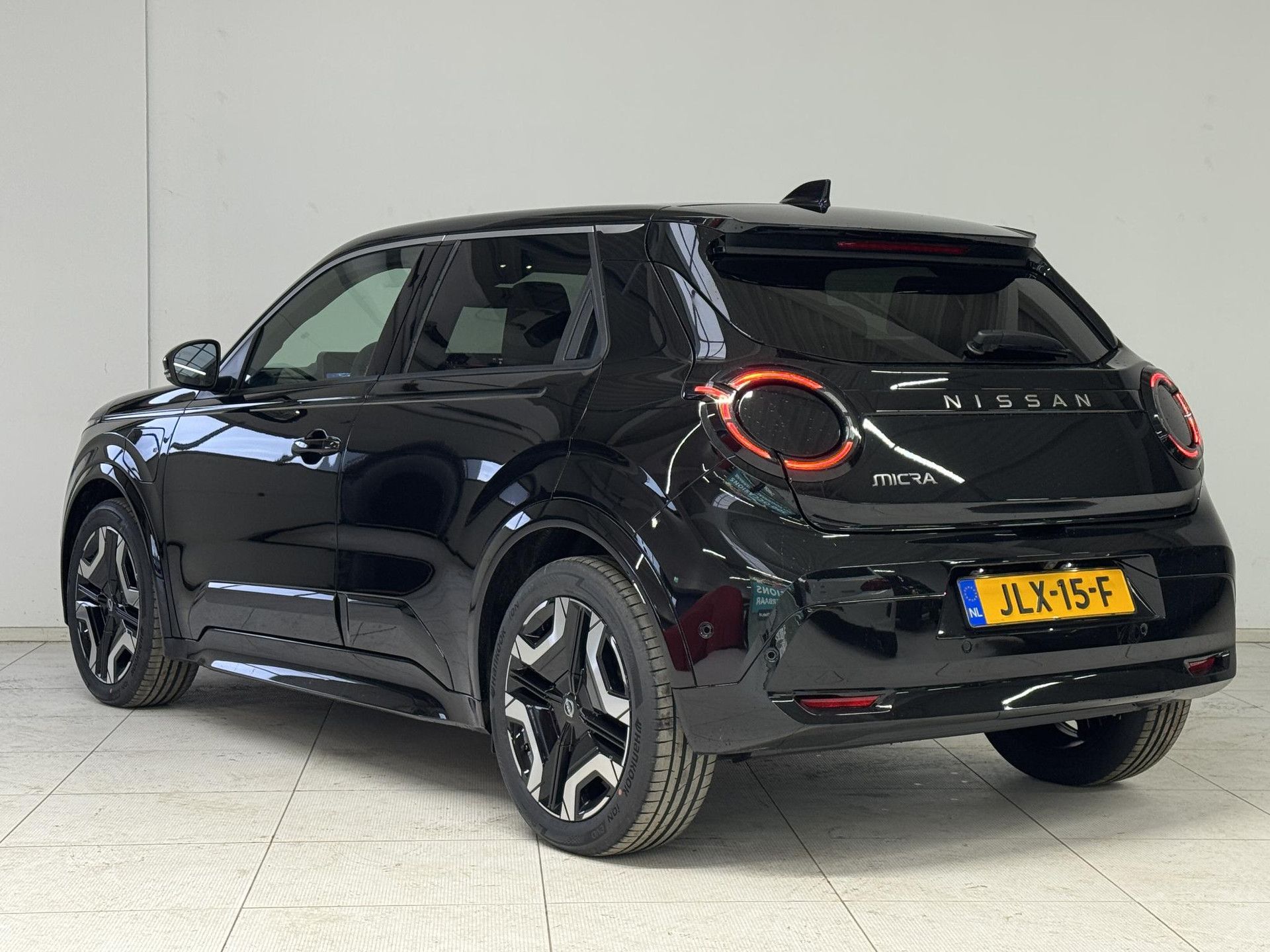 Nissan Micra met kenteken JLX-15-F – dashboard