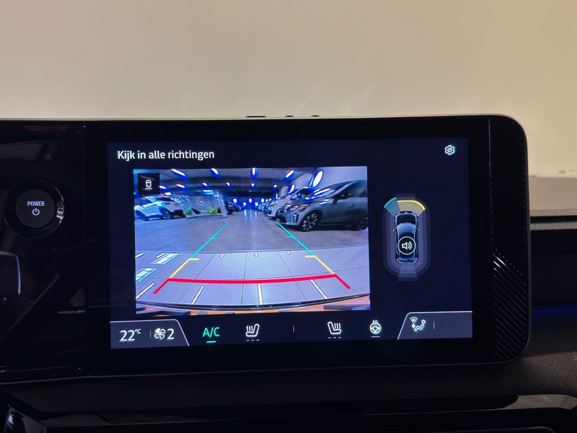 Nissan Micra met kenteken JLX-99-D – interieur