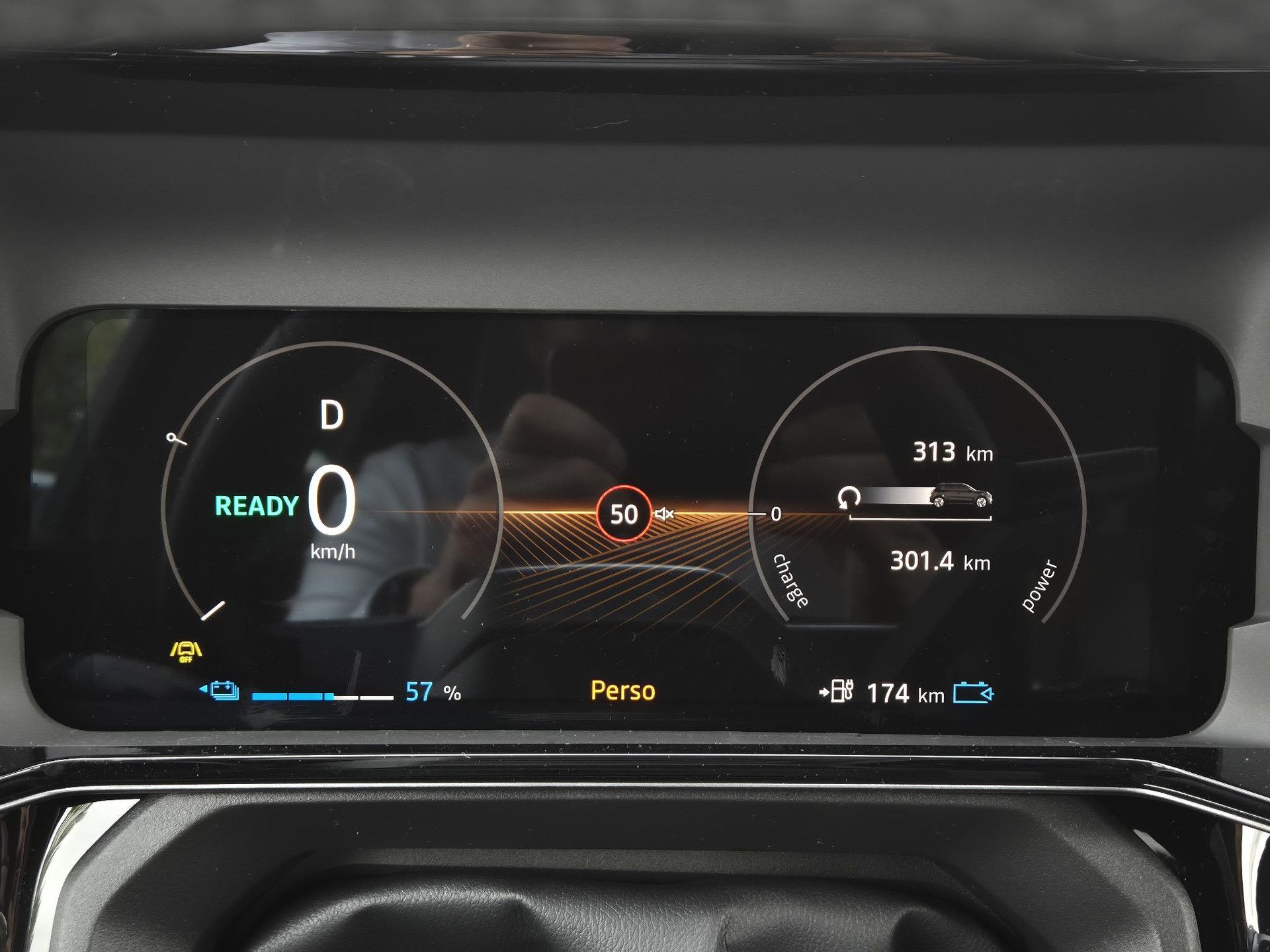 Nissan Micra met kenteken KHR-08-R – dashboard