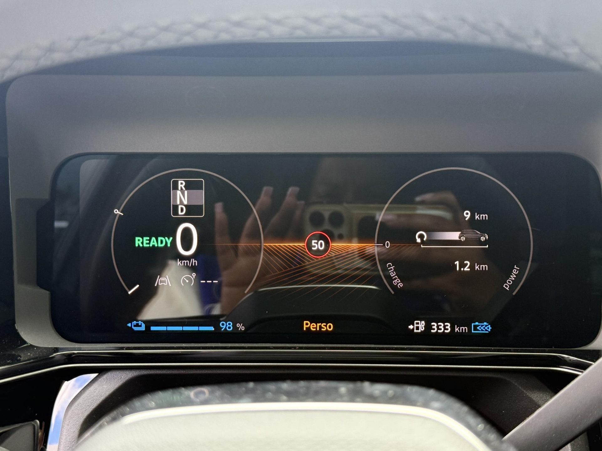Nissan Micra met kenteken KKX-39-R – dashboard