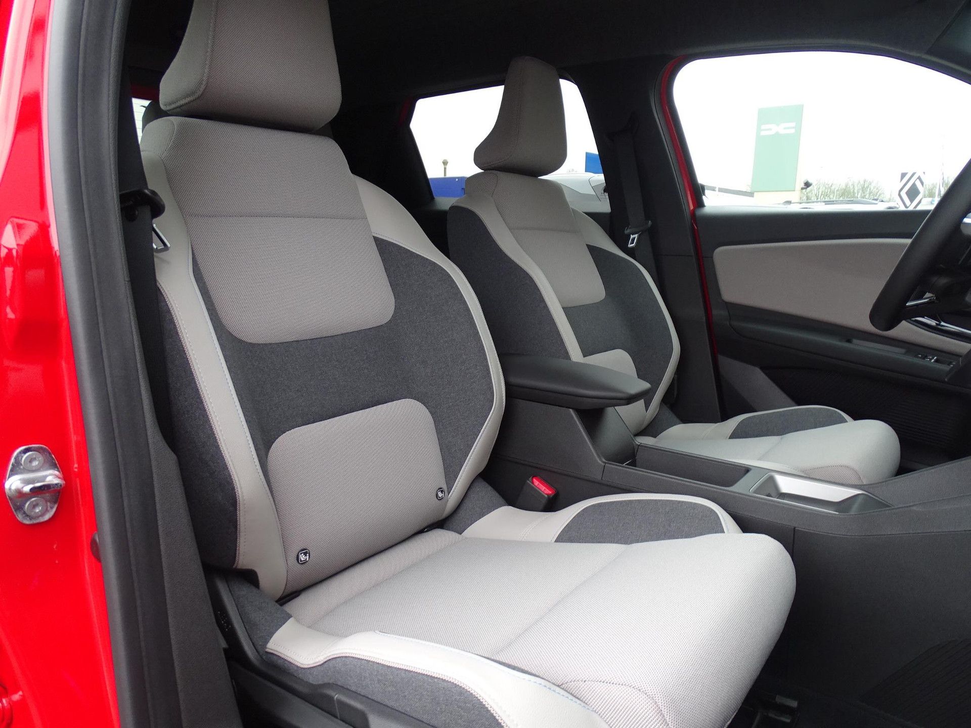 Nissan Micra met kenteken KLT-68-S – dashboard