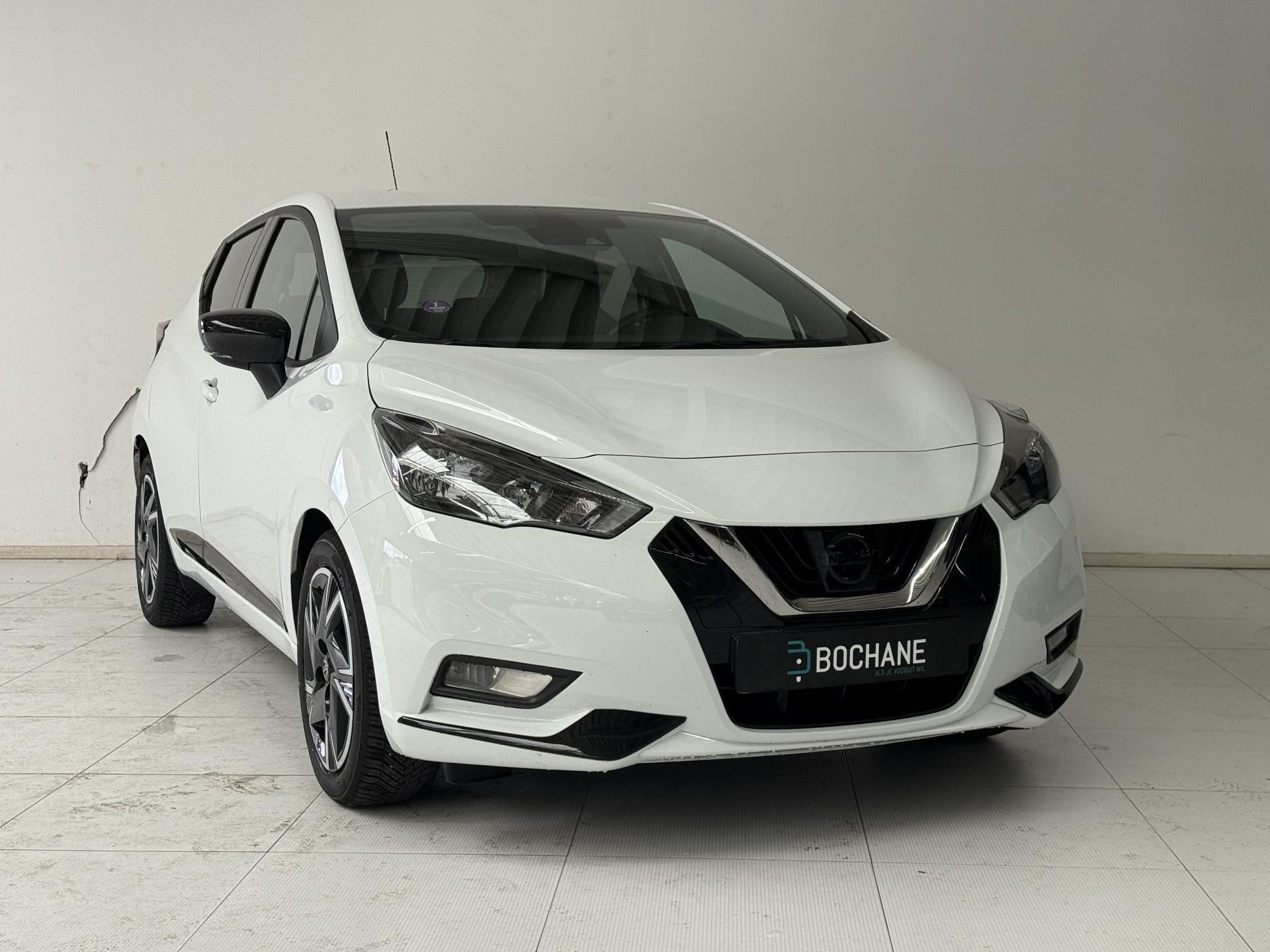Nissan Micra met kenteken P-682-KJ – detailfoto