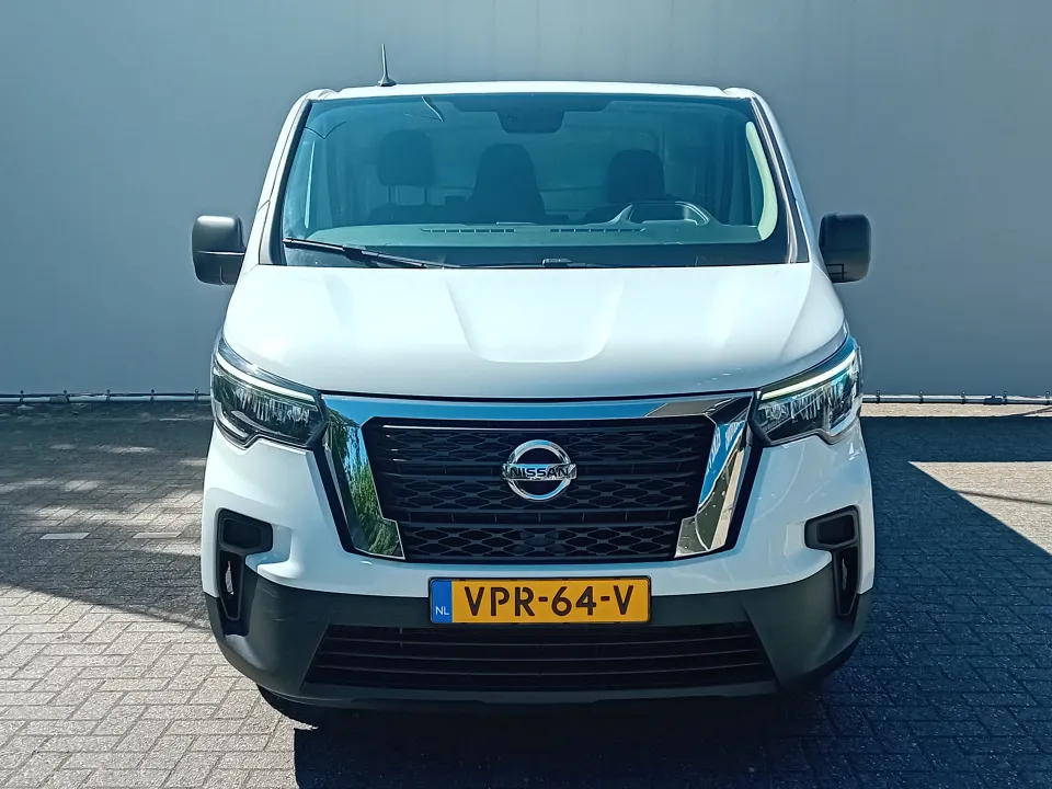 Nissan Primastar met kenteken VPR-64-V – achteraanzicht