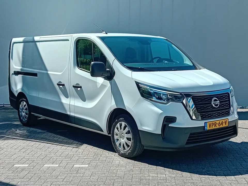 Nissan Primastar met kenteken VPR-64-V – interieur