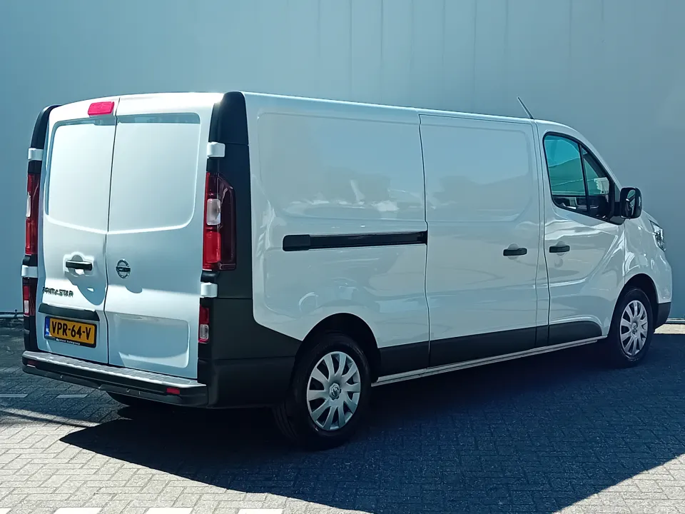 Nissan Primastar met kenteken VPR-64-V – detailfoto