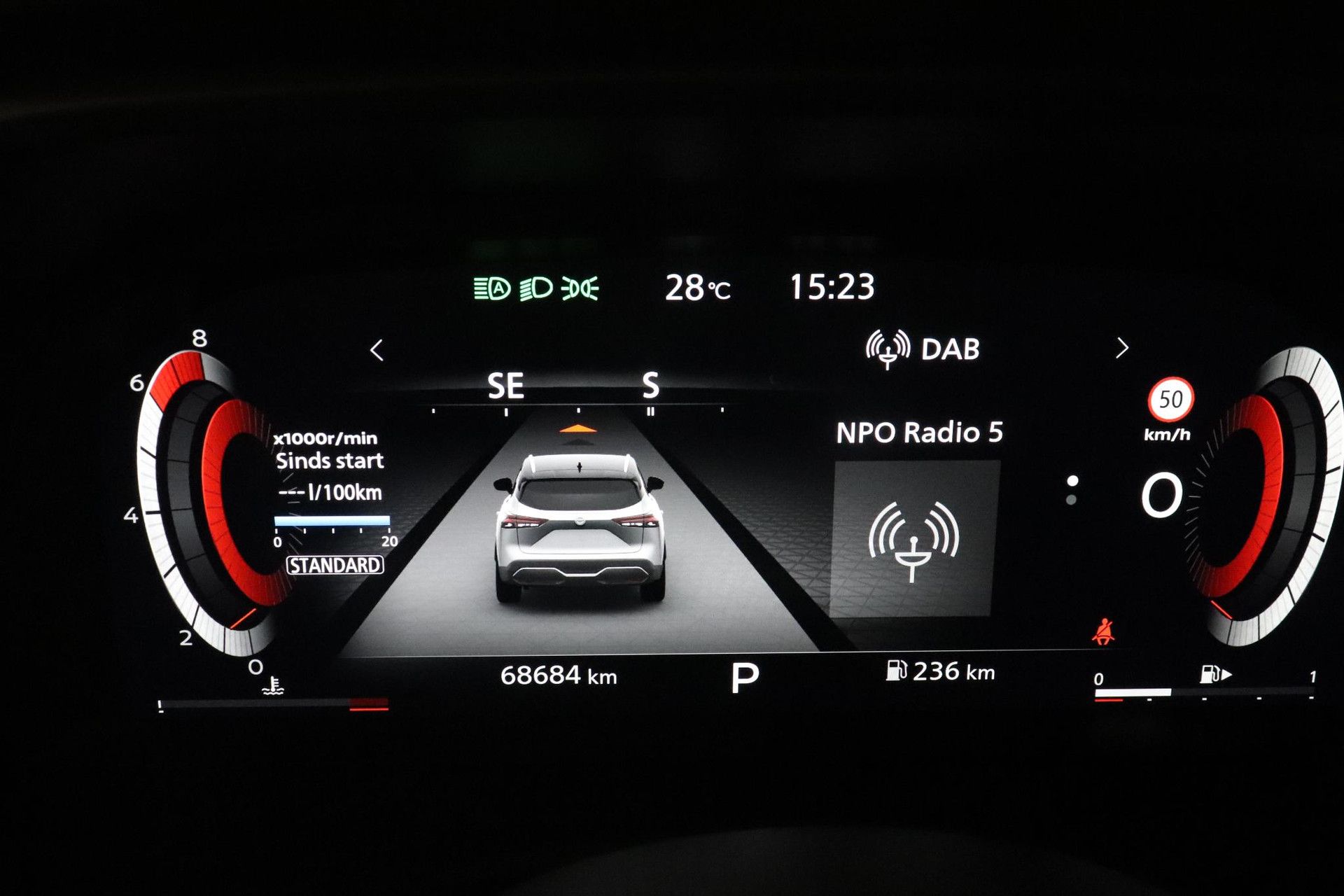 Nissan QASHQAI met kenteken HZT-33-N – dashboard