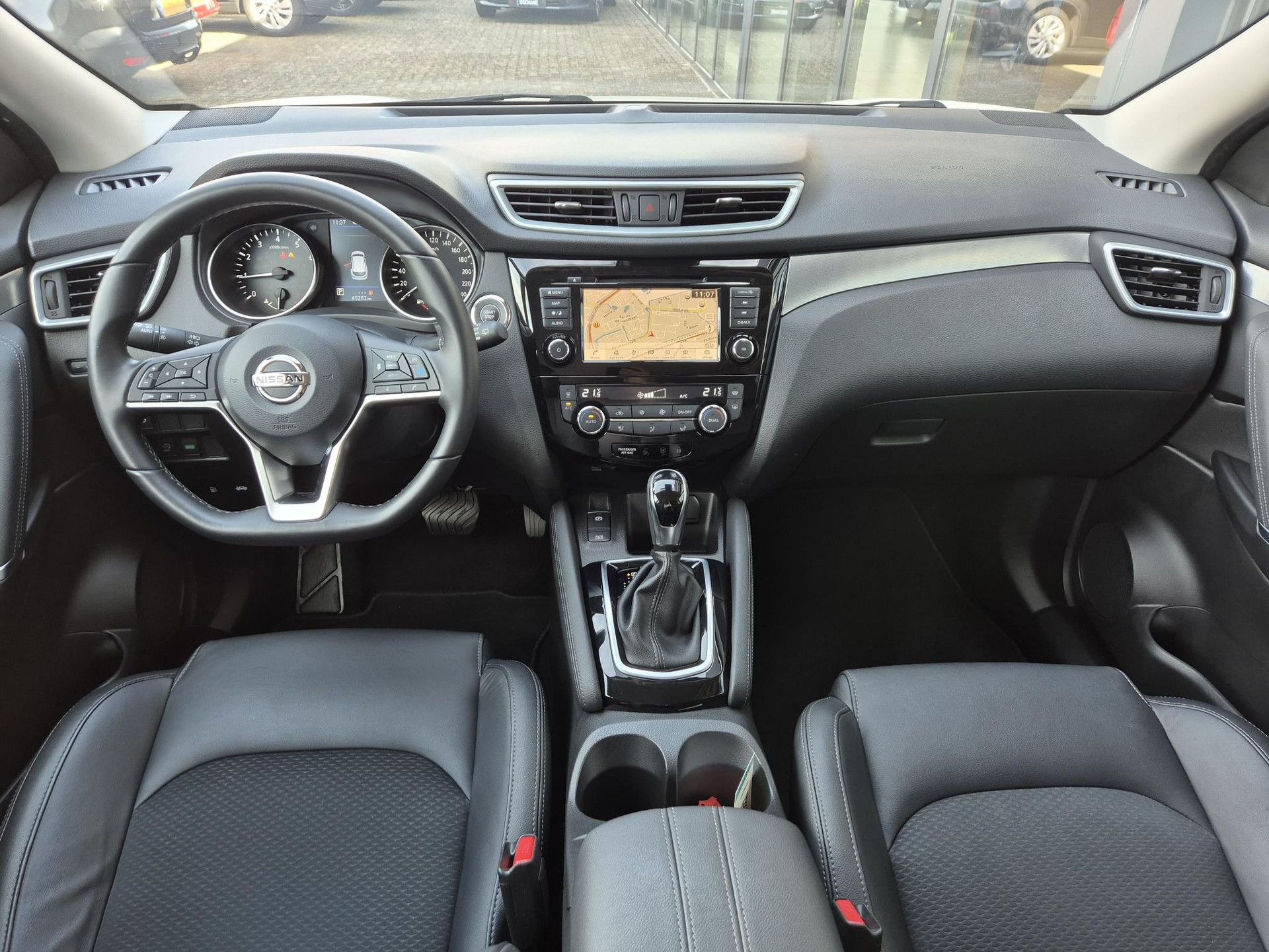 Nissan QASHQAI met kenteken J-449-GT – interieur