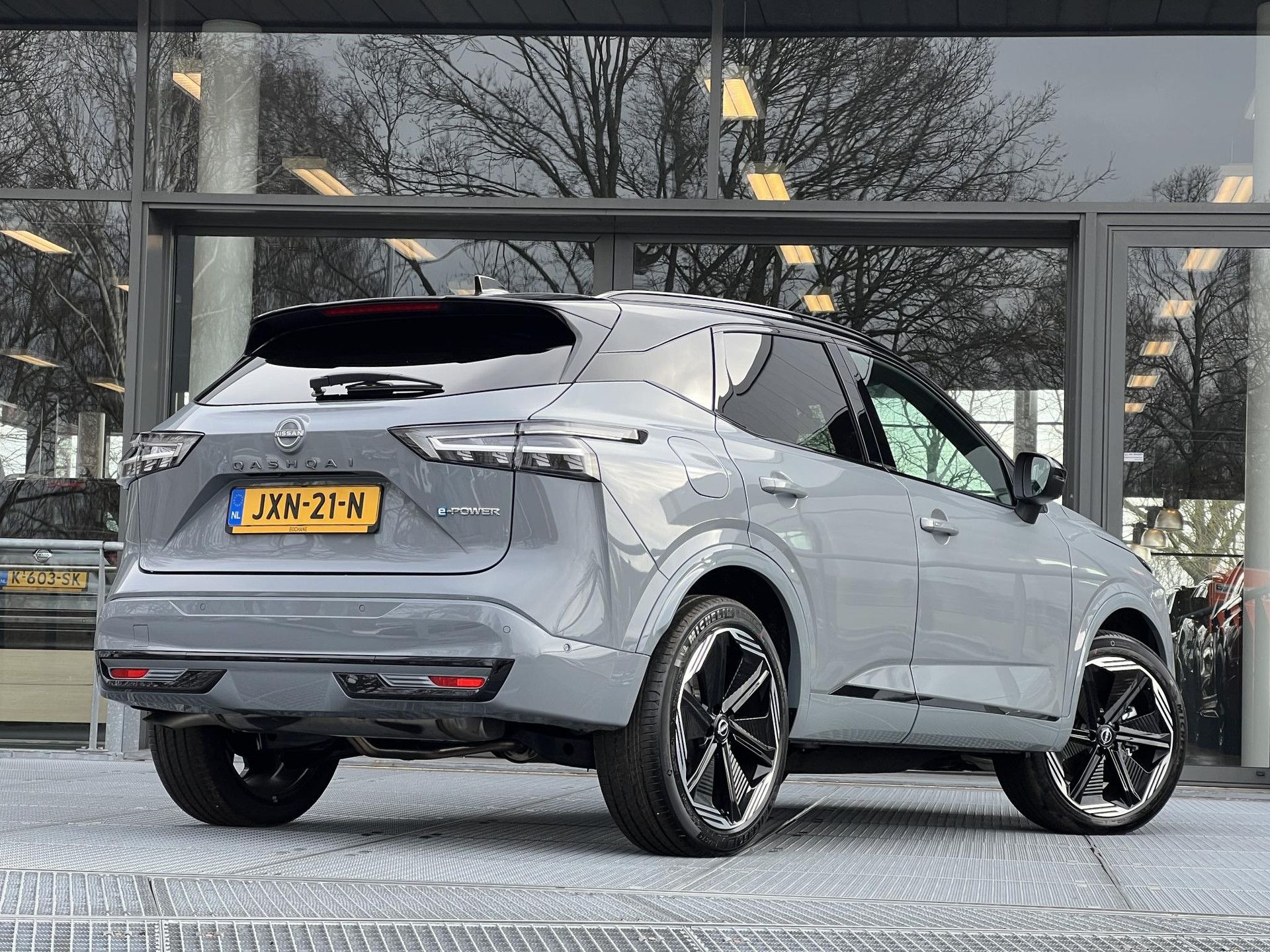 Nissan QASHQAI met kenteken JXN-21-N – achteraanzicht