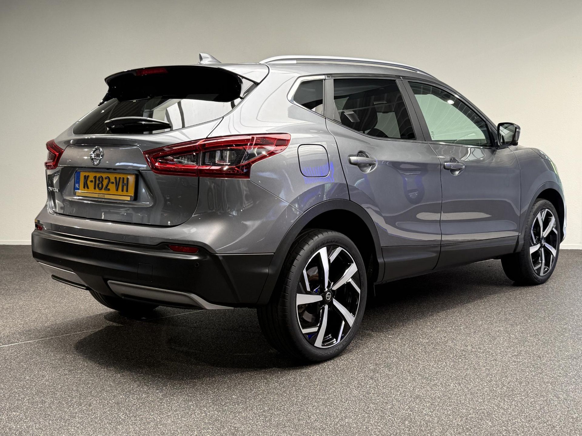 Nissan QASHQAI met kenteken K-182-VH – achteraanzicht