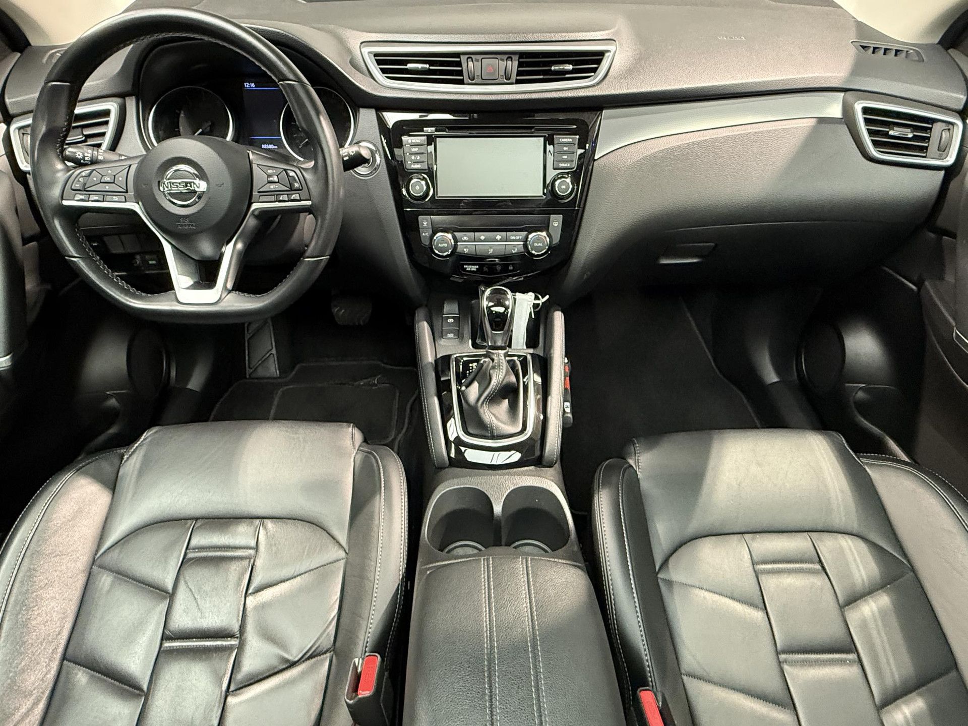 Nissan QASHQAI met kenteken K-182-VH – interieur