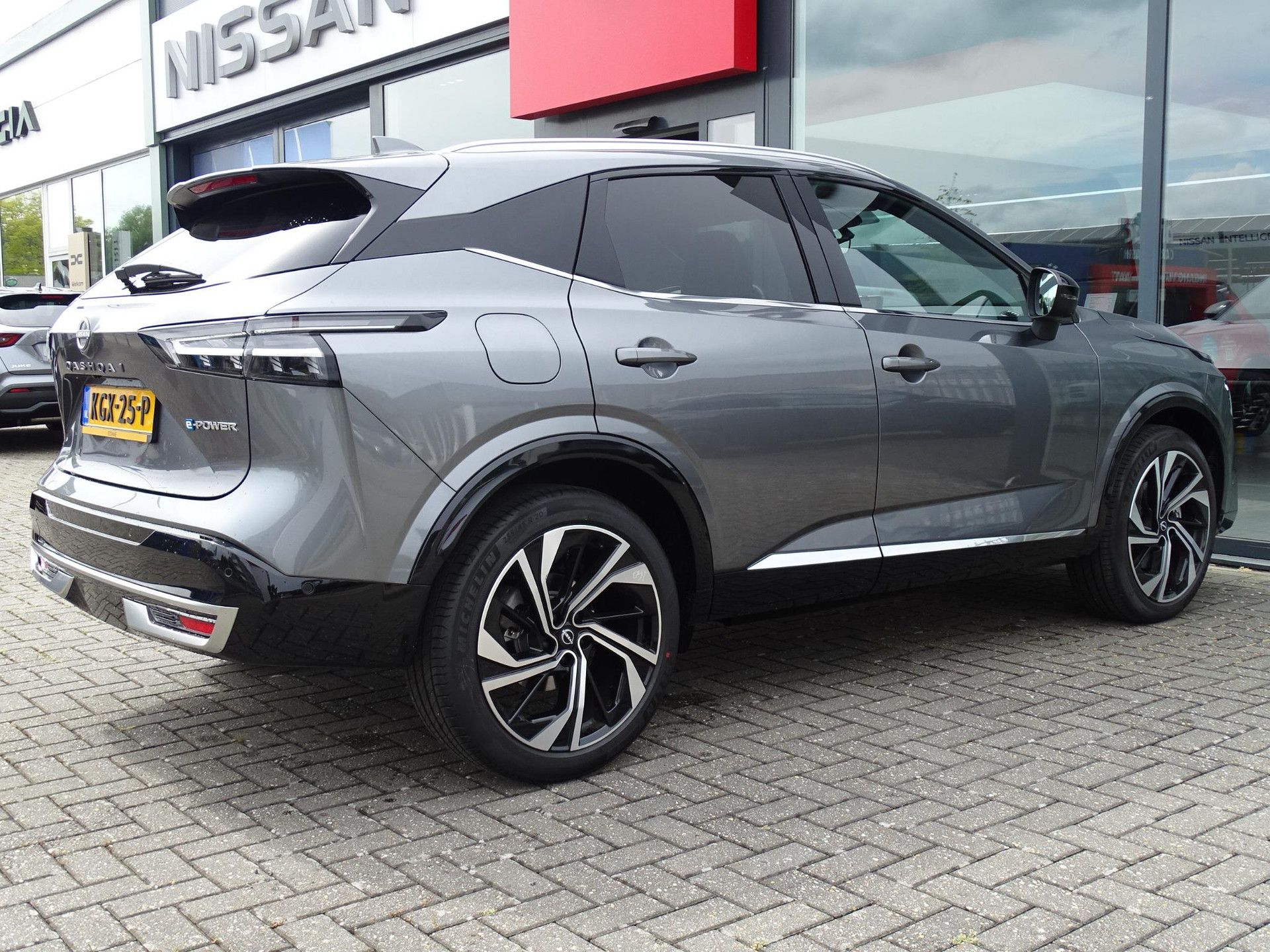 Nissan QASHQAI met kenteken KGX-25-P – achteraanzicht