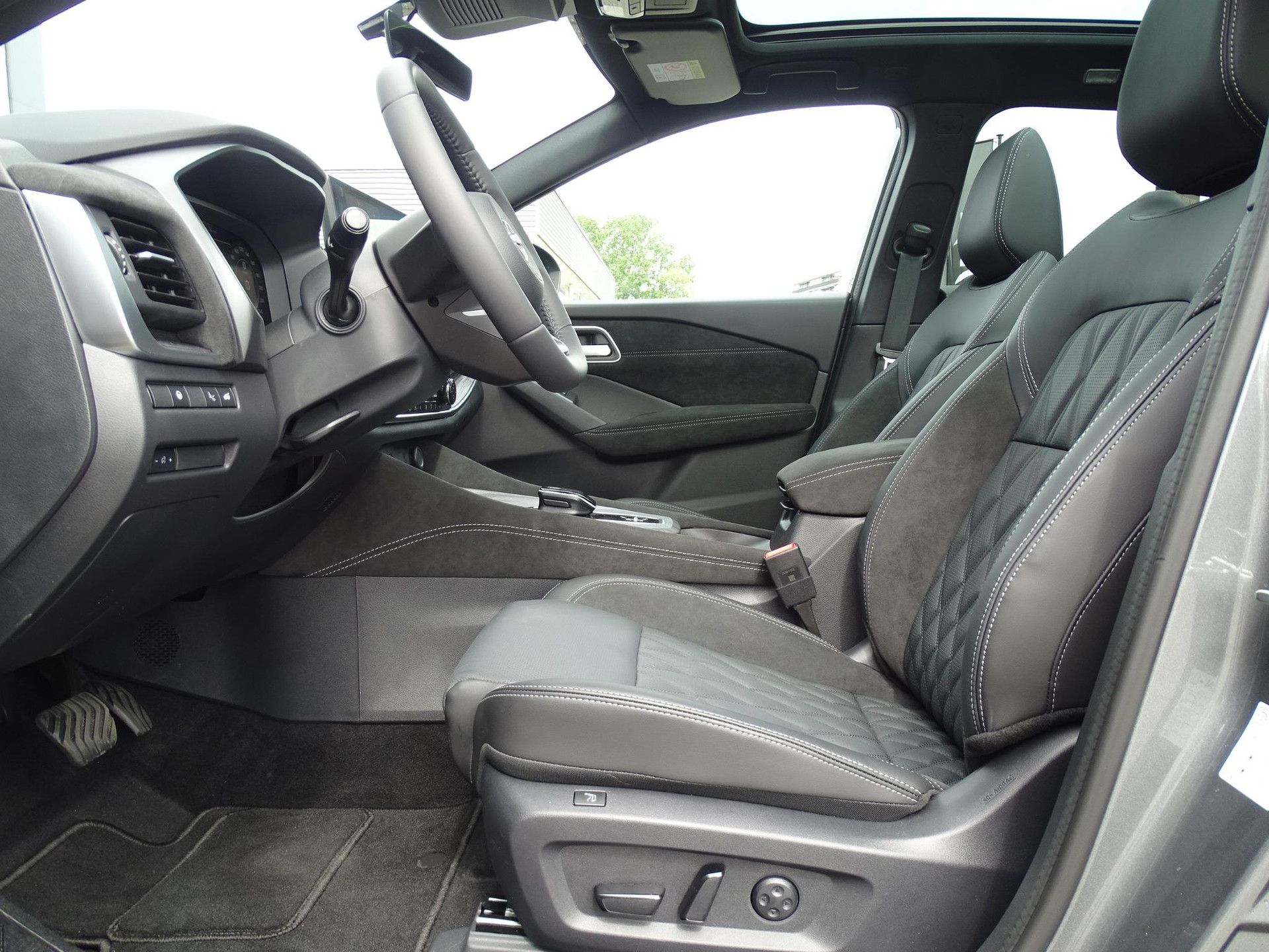 Nissan QASHQAI met kenteken KGX-25-P – interieur