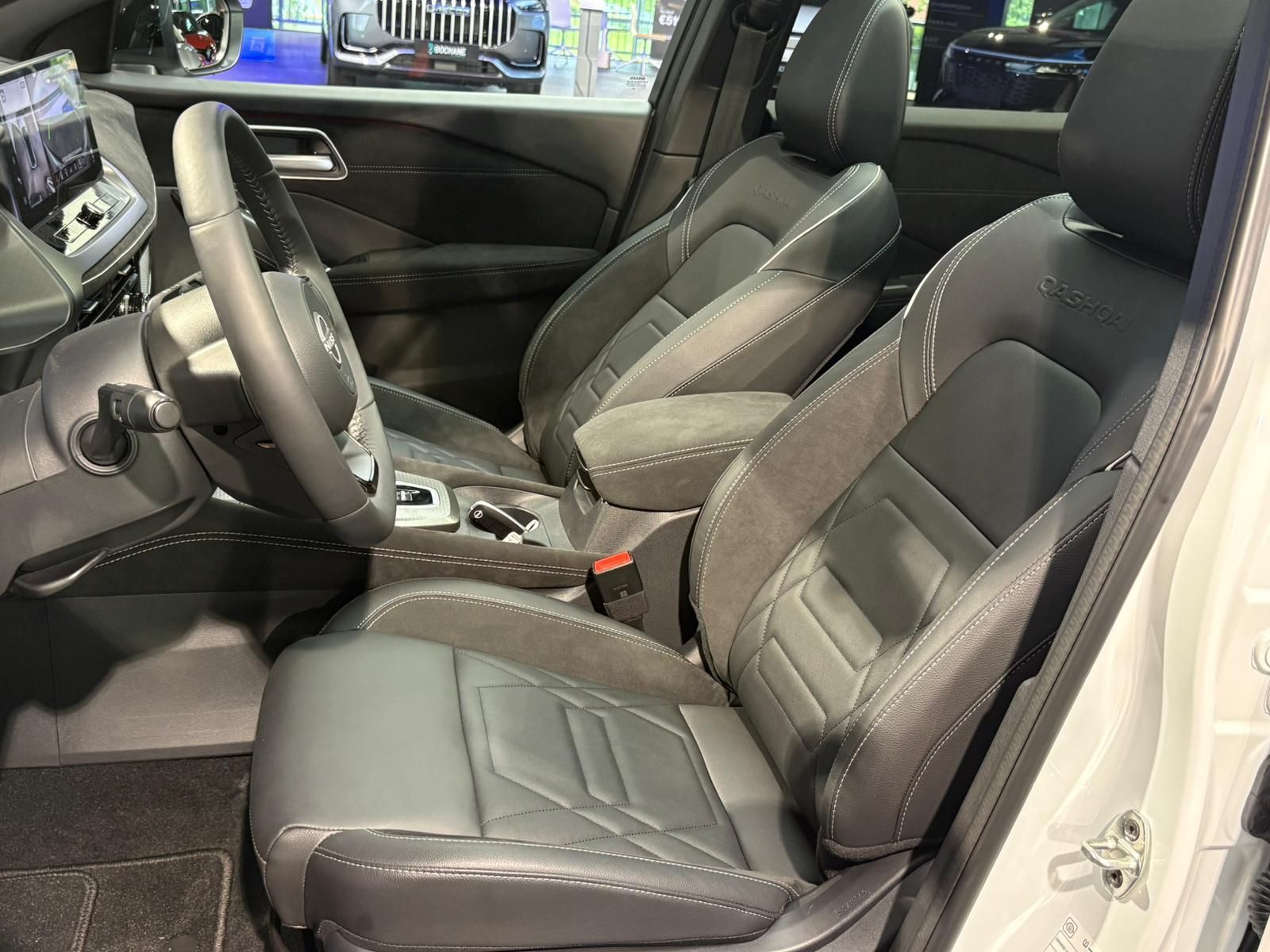 Nissan QASHQAI met kenteken KHR-01-R – detailfoto