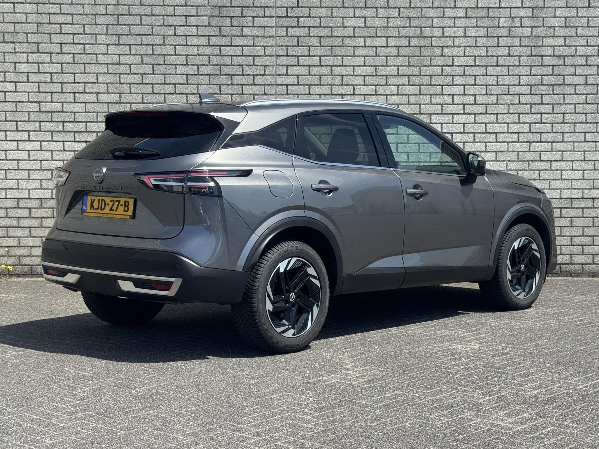 Nissan QASHQAI met kenteken KJD-27-B – achteraanzicht